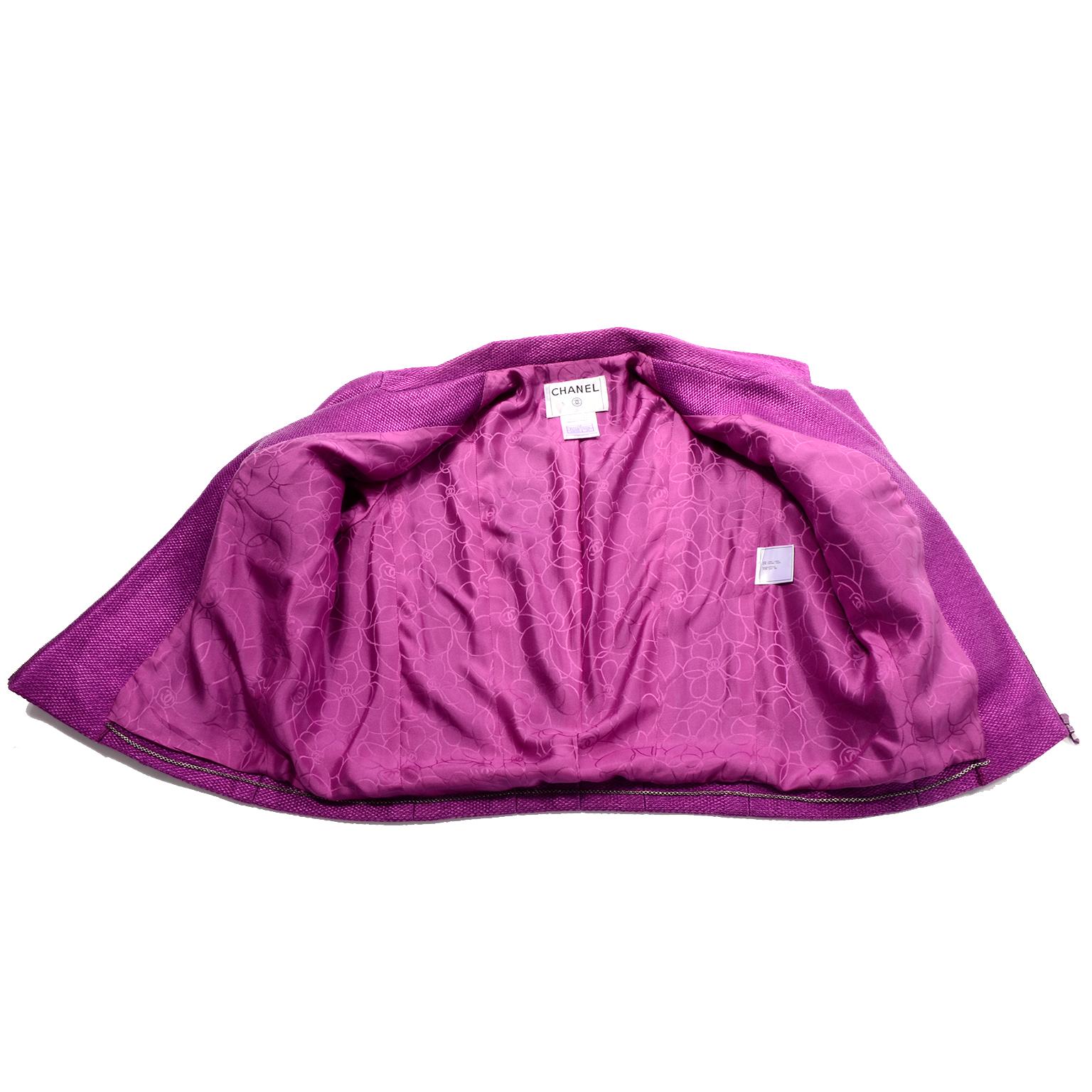 Chanel 2001 Magenta Purple Metallic Cropped Jacket w Asymmetrical Zipper In Excellent Condition For Sale In Portland, OR