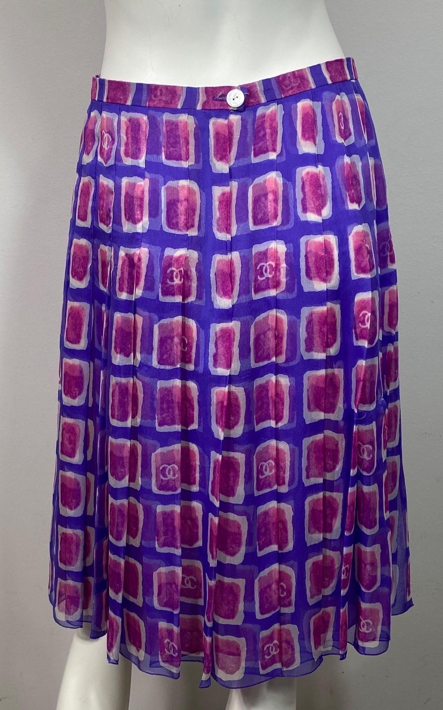 Chanel 2001 Purple and Fuchsia Silk Print Skirt - Size 40 6