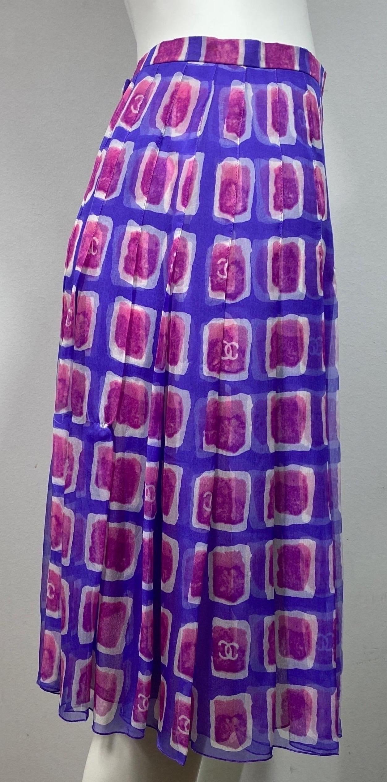 Chanel 2001 Purple and Fuchsia Silk Print Skirt - Size 40 1