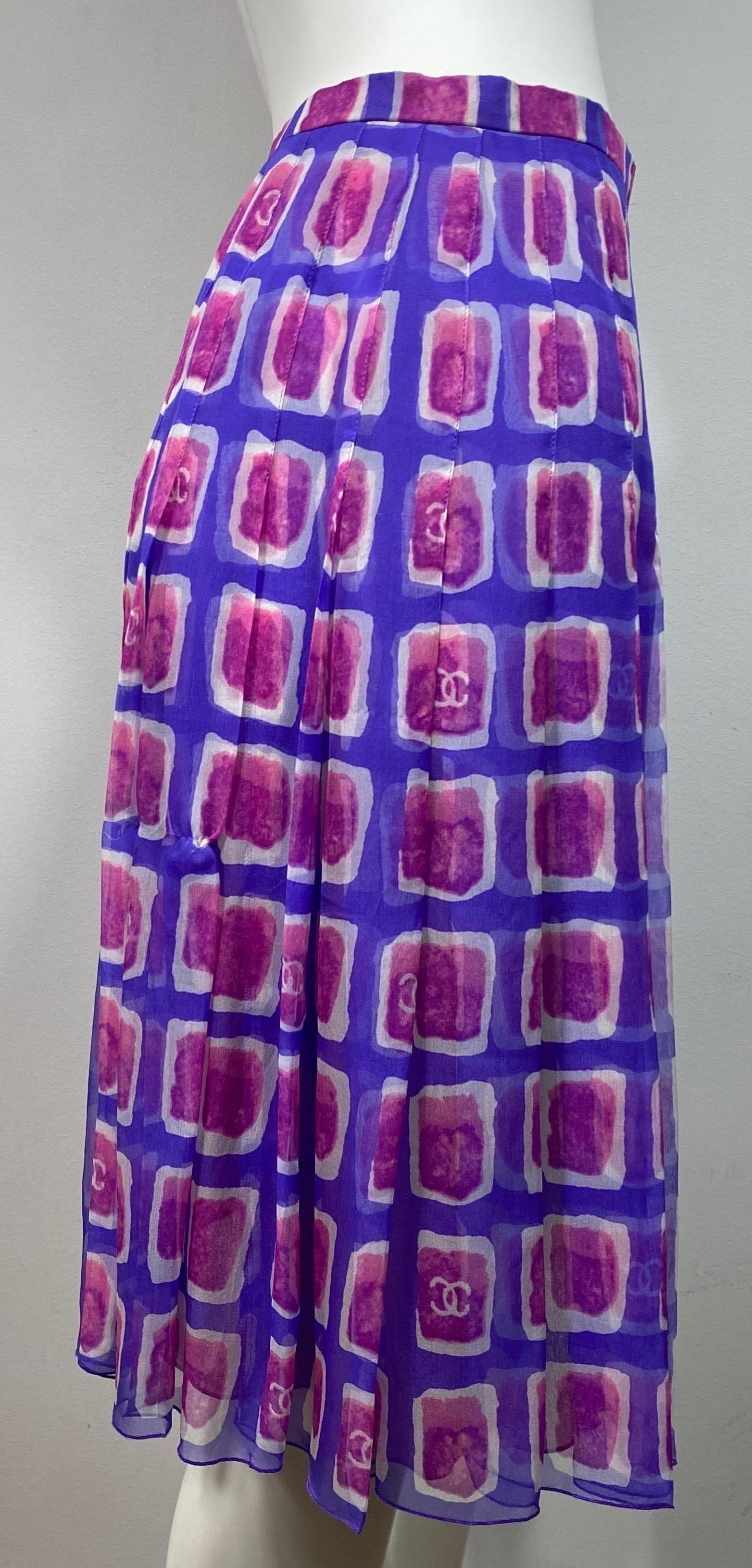 Chanel 2001 Purple and Fuchsia Silk Print Skirt - Size 40 2
