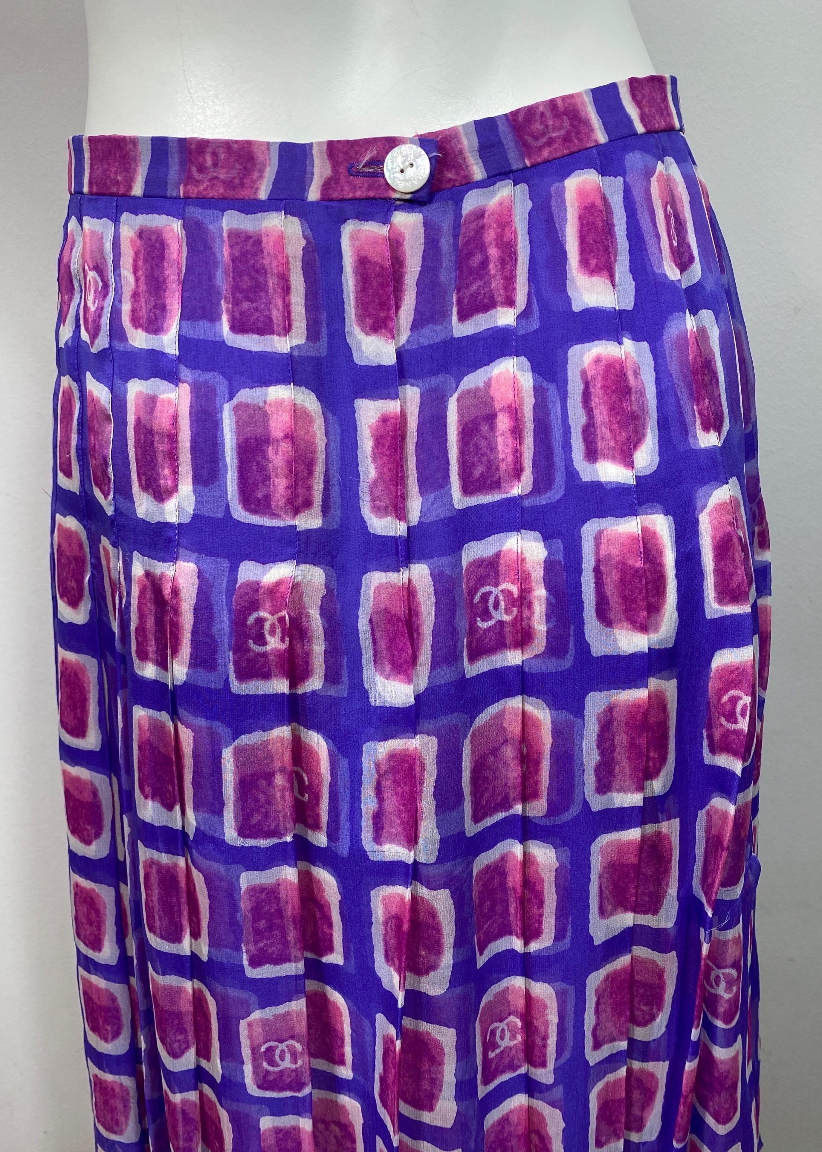 Chanel 2001 Purple and Fuchsia Silk Print Skirt - Size 40 5