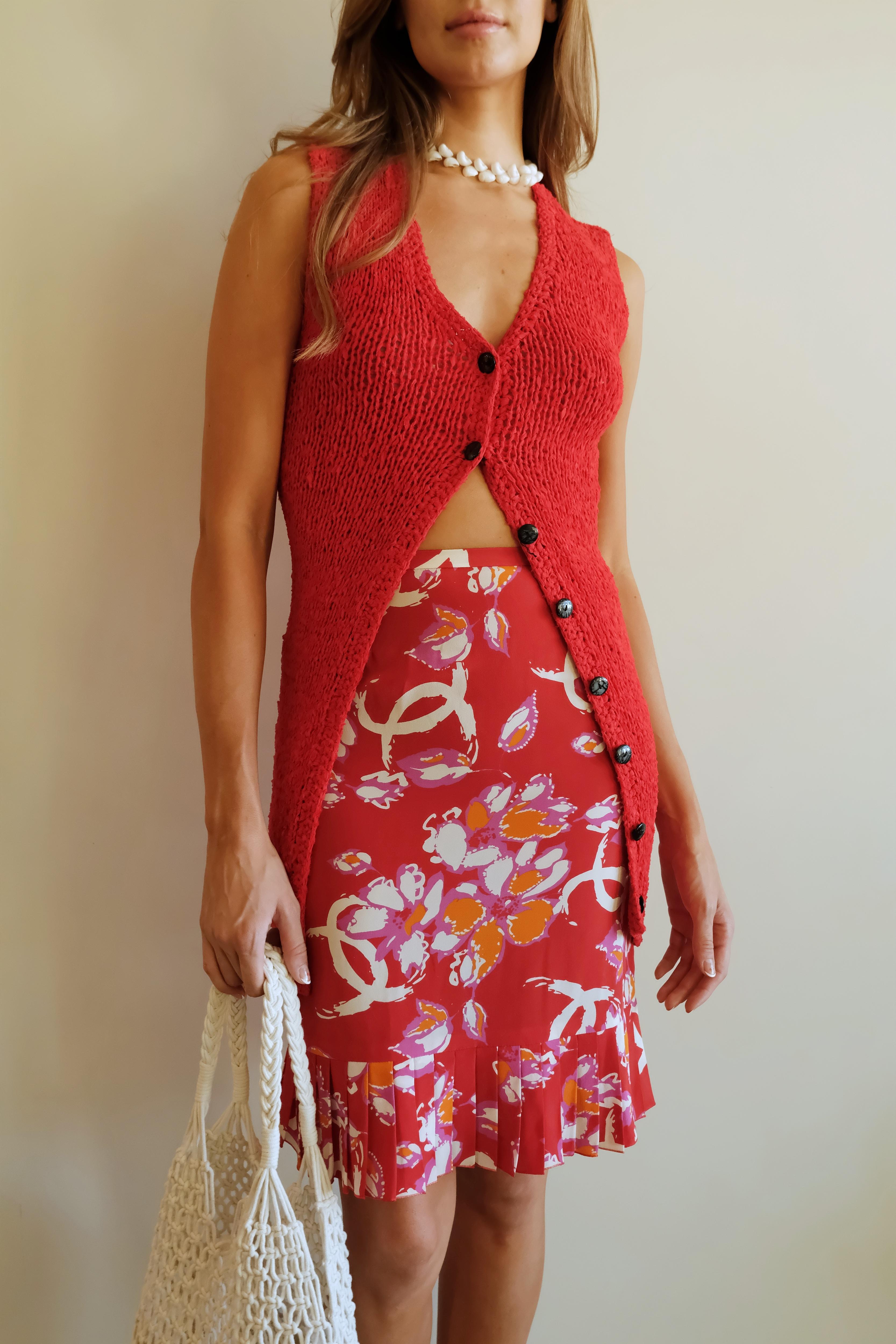 Chanel 2001 Red CC Skirt with Pleated Hem In Good Condition In Morongo Valley, CA
