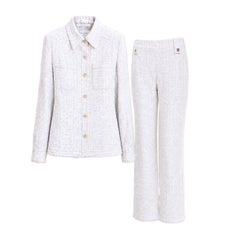 CHANEL 2001 Runway Ecru Tweed Suit with CC Buttons 38 FR