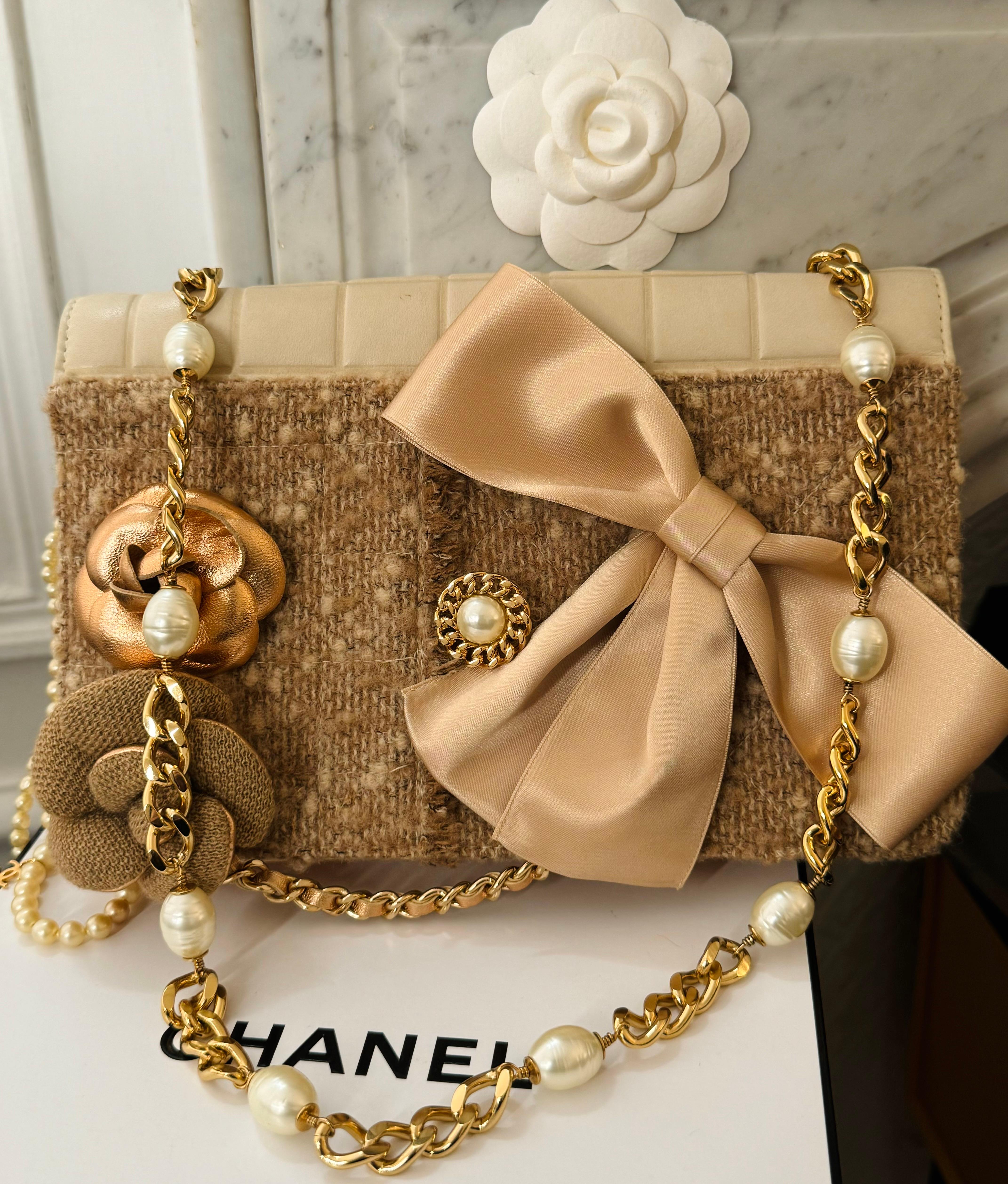 Chanel 2001 runway flap bag  For Sale 8