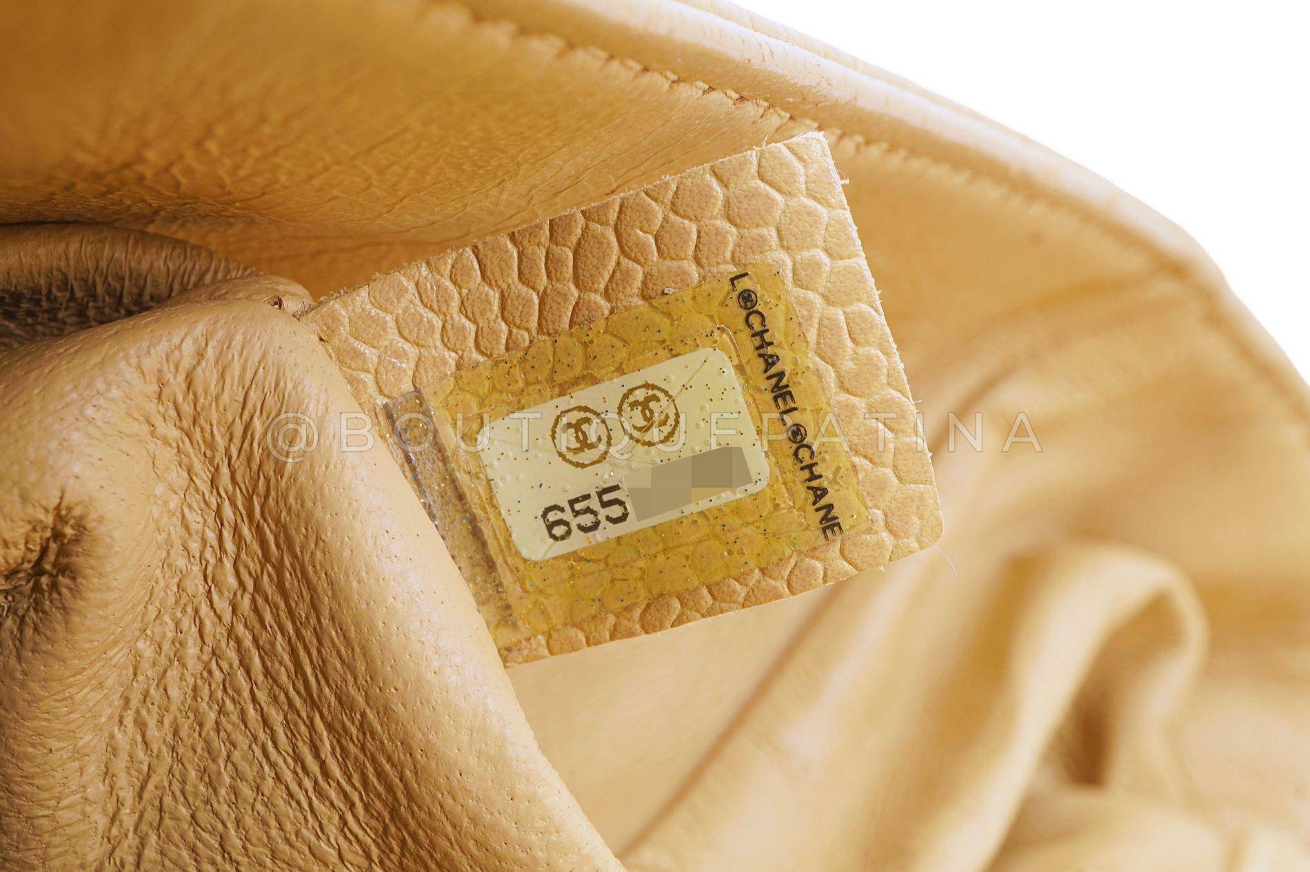 Chanel 2001 Vintage Beige Caviar Jumbo Classic Flap Bag 24k GHW Curved 68128 For Sale 9