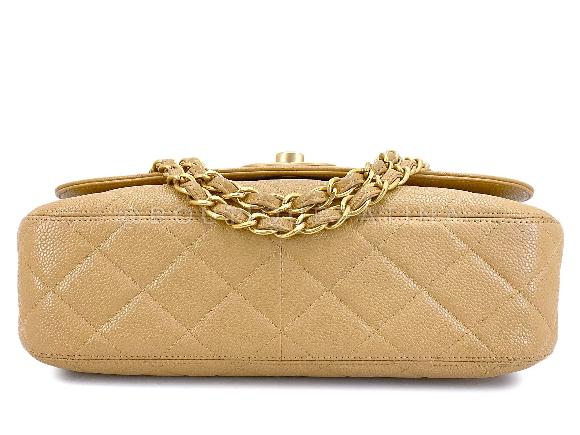 Chanel 2001 Vintage Beige Caviar Jumbo Classic Flap Bag 24k GHW Curved 68128 For Sale 2