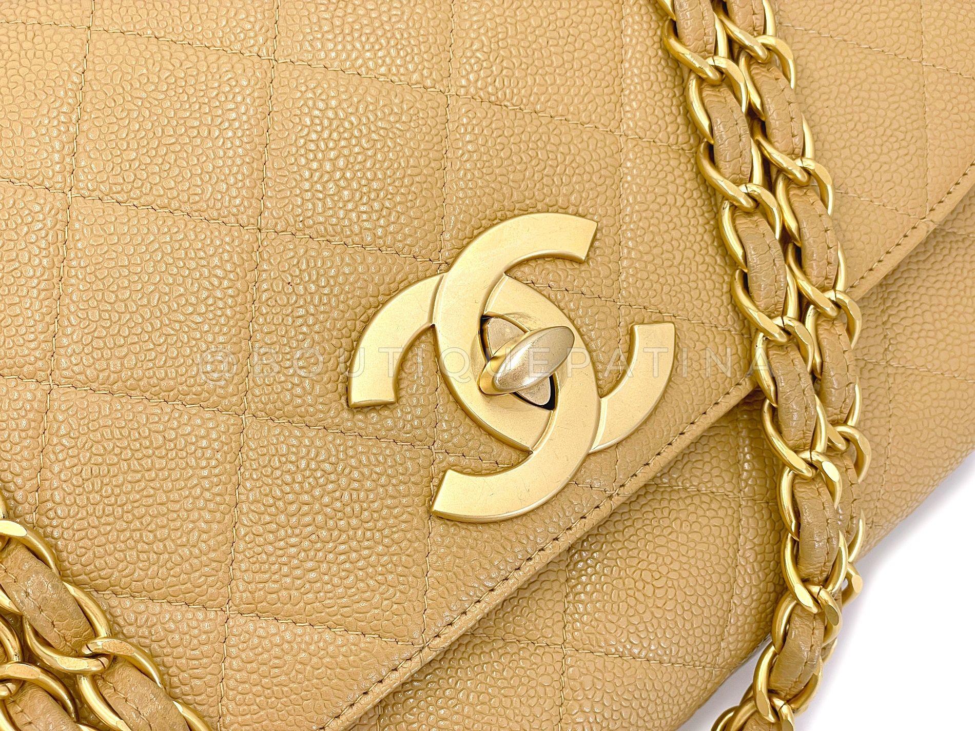 Chanel 2001 Vintage Beige Caviar Jumbo Classic Flap Bag 24k GHW Curved 68128 For Sale 4