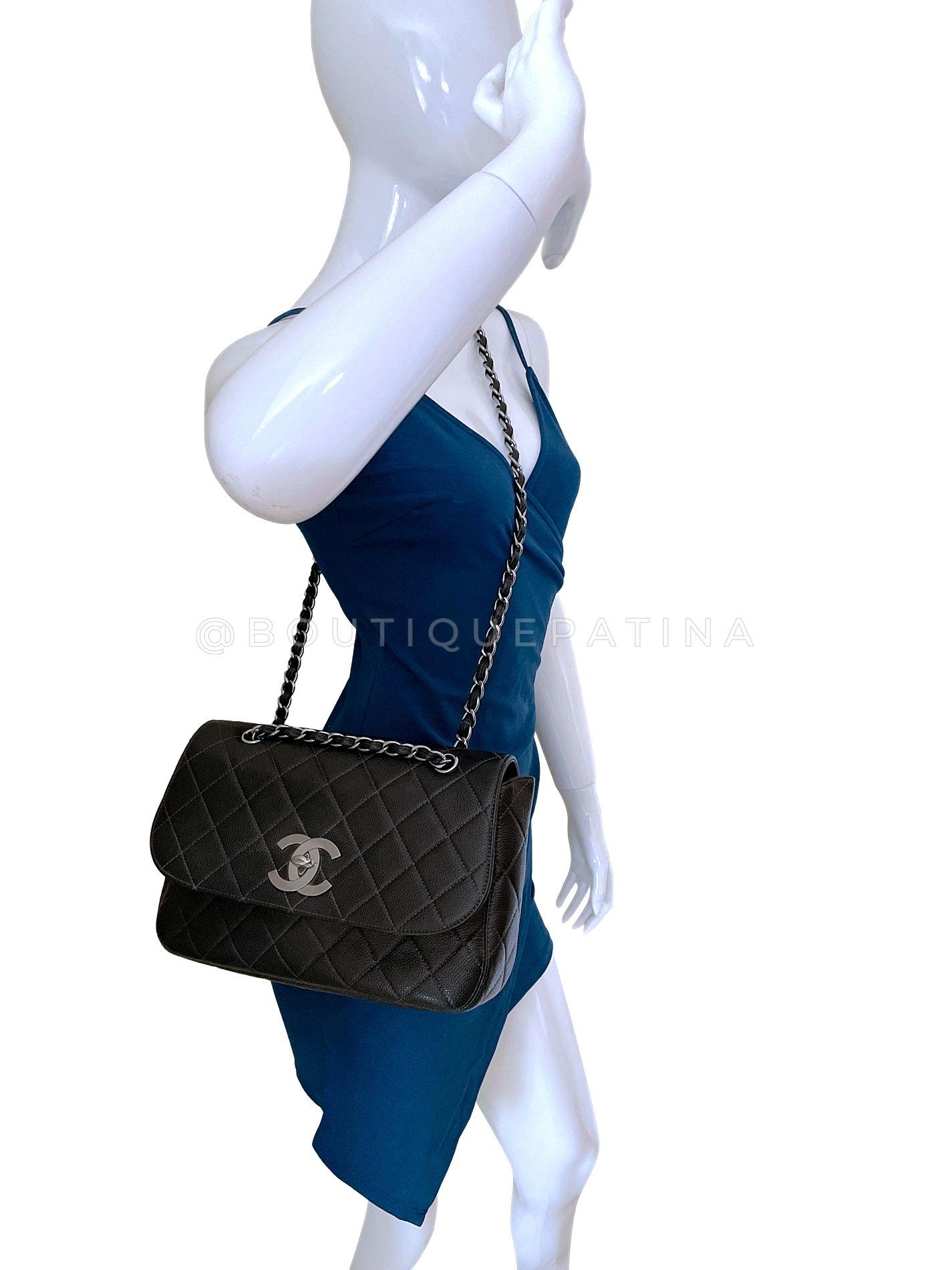 Chanel 2001 Vintage Black Caviar Curved Jumbo Classic Flap Bag RHW 68338 For Sale 10