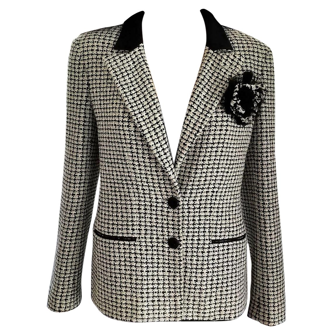 Chanel 2002 02P Sage Green, Black, White Camellia Tweed Jacket FR 38/ US 4 6  For Sale