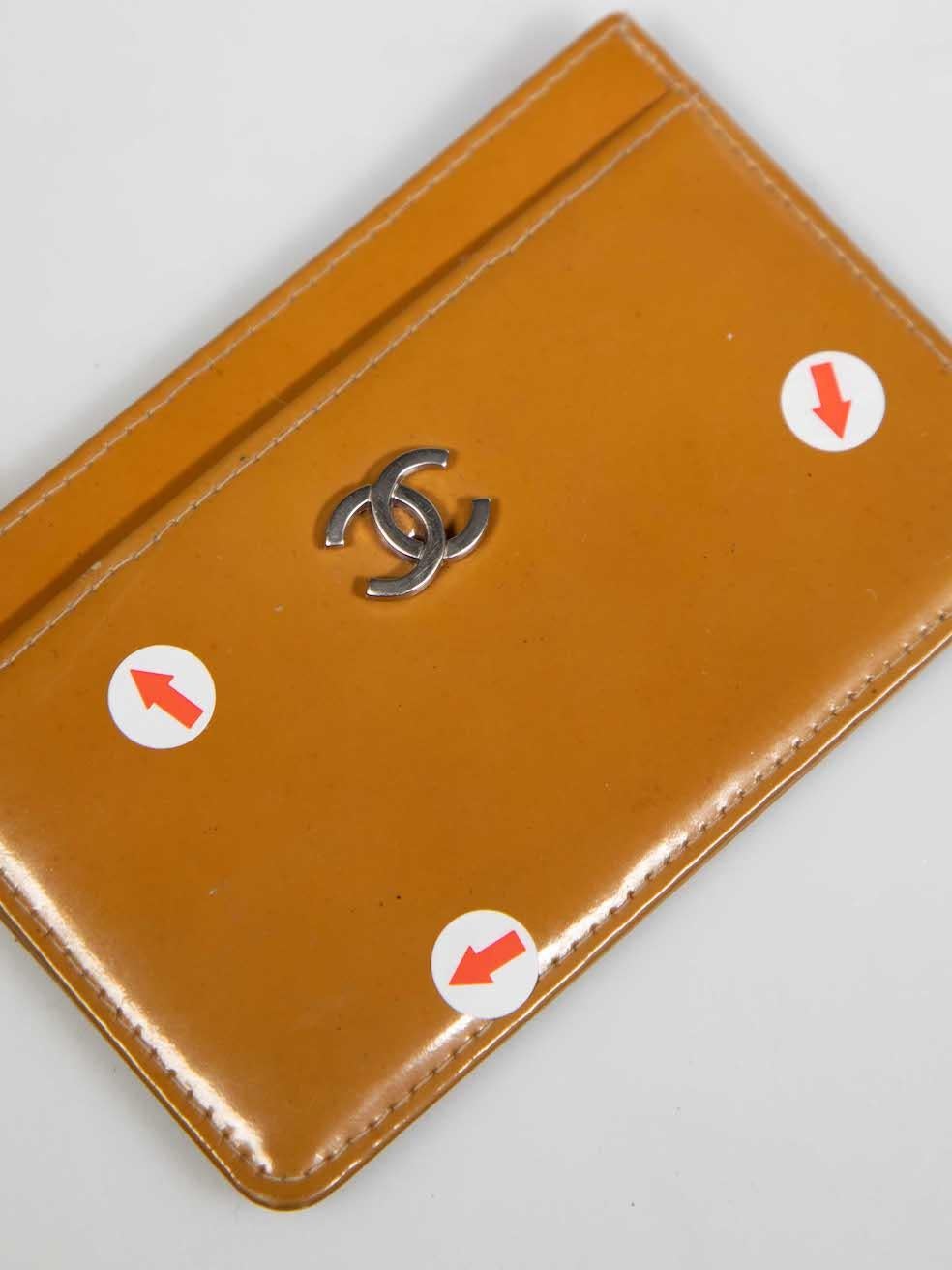 Chanel 2002-2003 Brown Patent CC Logo Cardholder 2