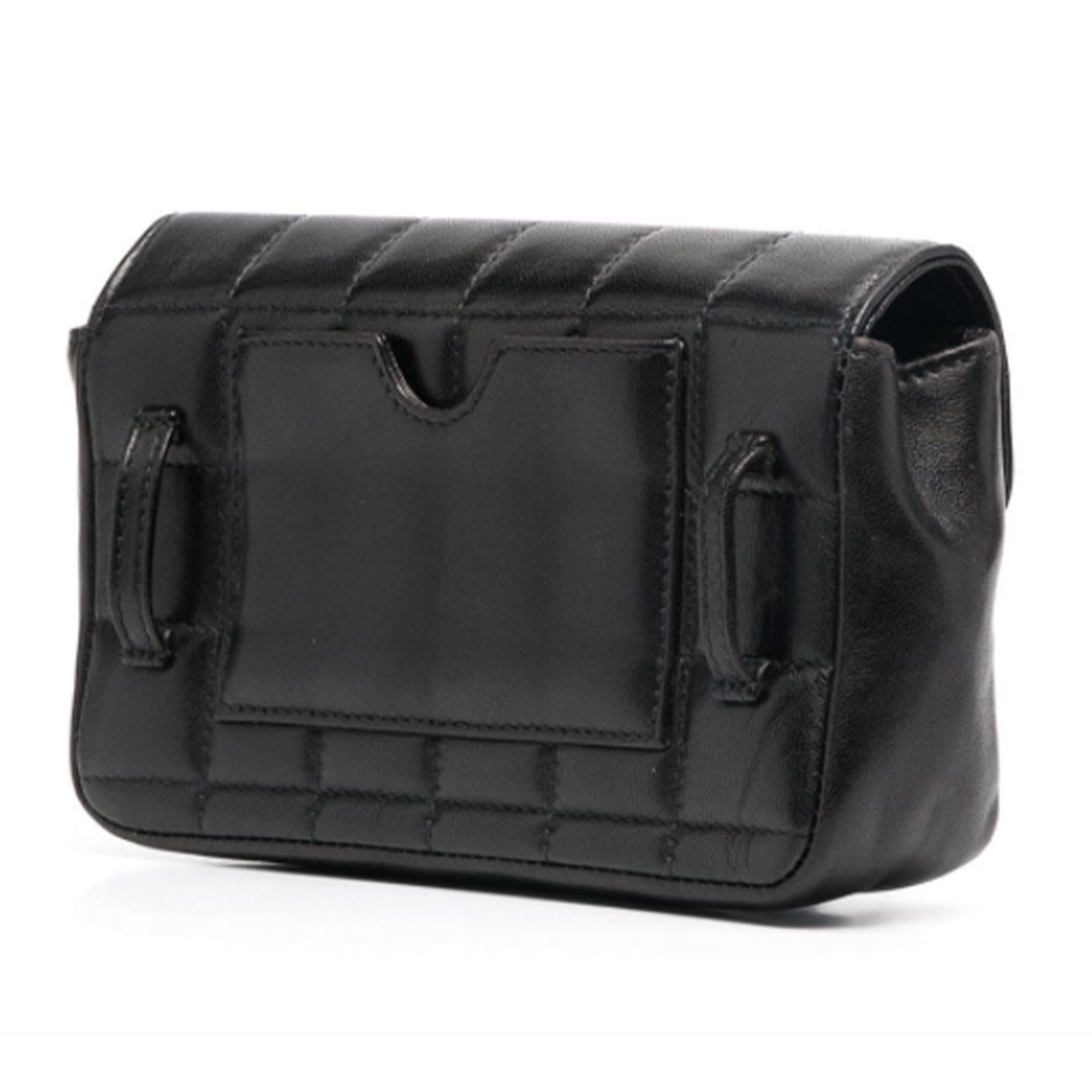 Chanel 2002 Rare Vintage Black Lambskin Waist Belt Bag Fanny Pack Unisexe en vente