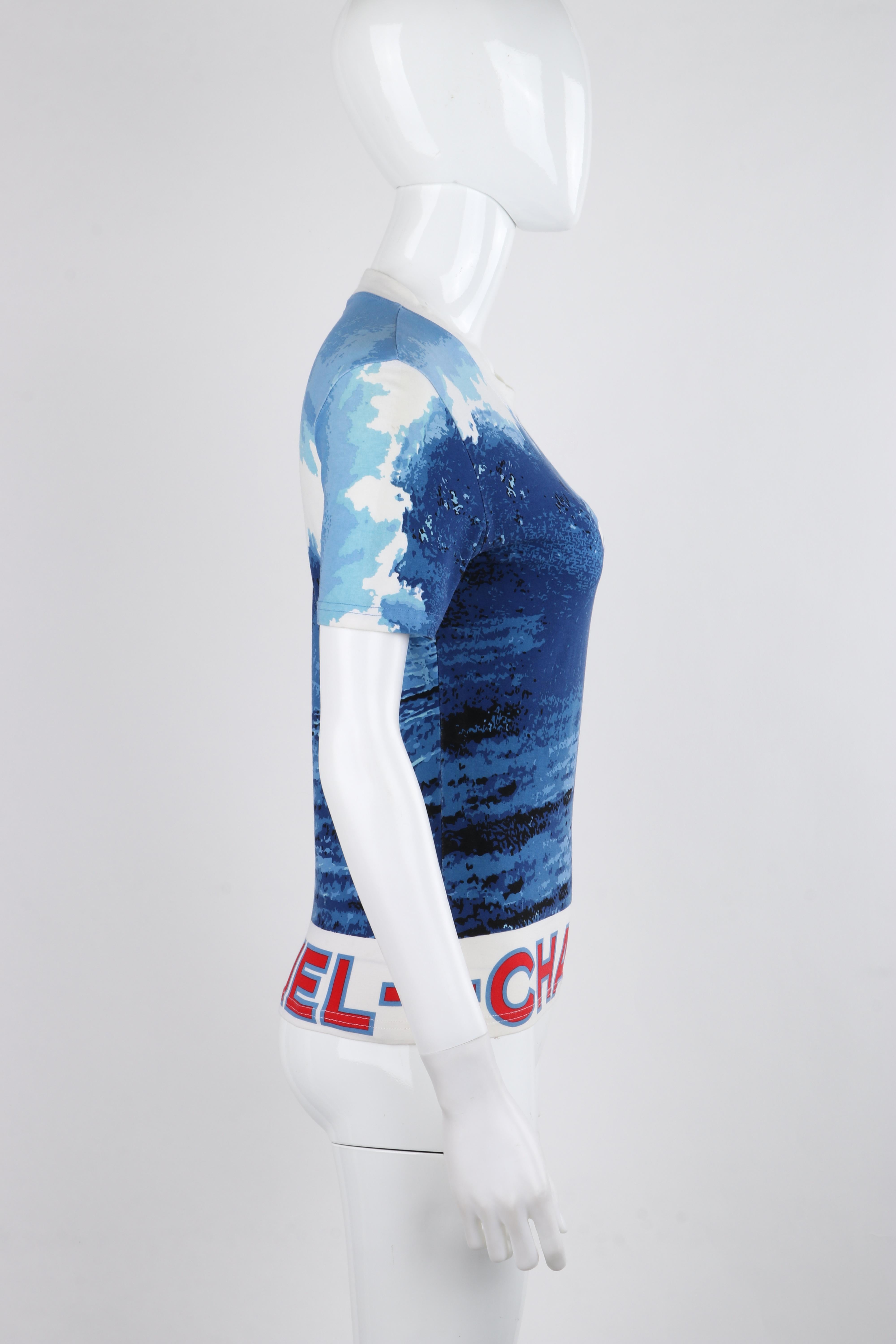 CHANEL 2002 Rot Weiß Blau CC Surf Wave Print Stretch Kurzarm-Top Damen im Angebot