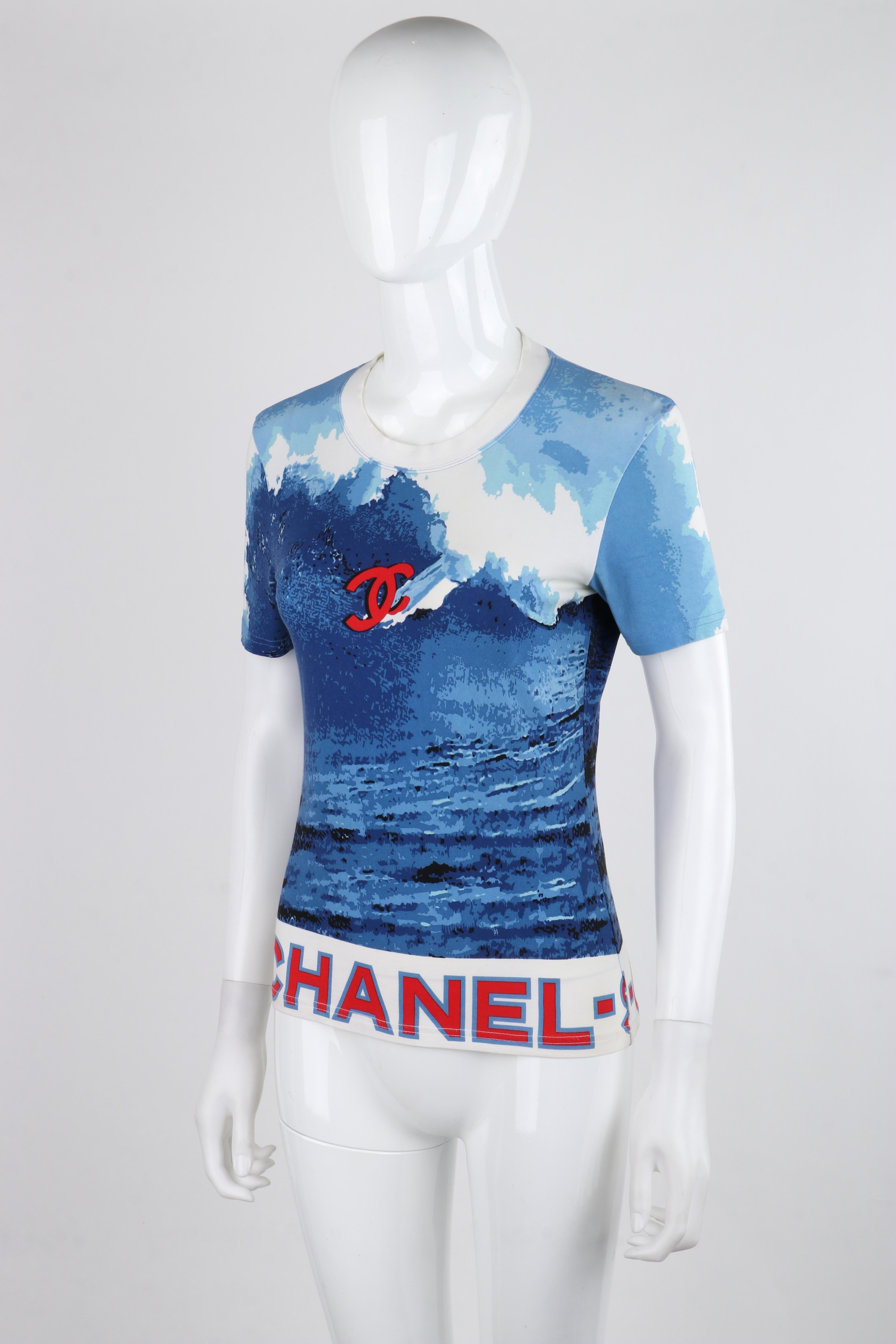 CHANEL 2002 Rot Weiß Blau CC Surf Wave Print Stretch Kurzarm-Top im Angebot 3