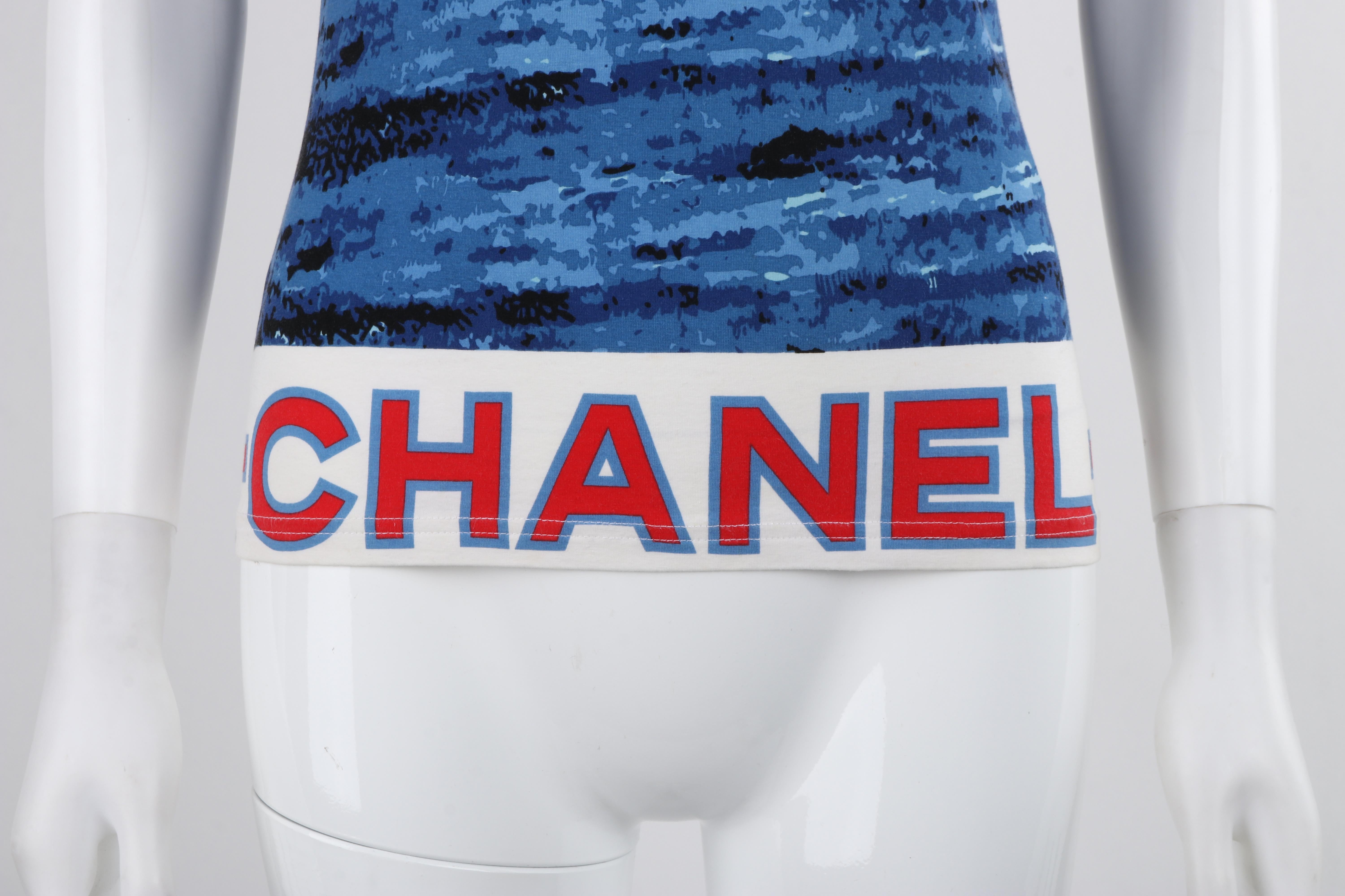 CHANEL 2002 Rot Weiß Blau CC Surf Wave Print Stretch Kurzarm-Top im Angebot 5