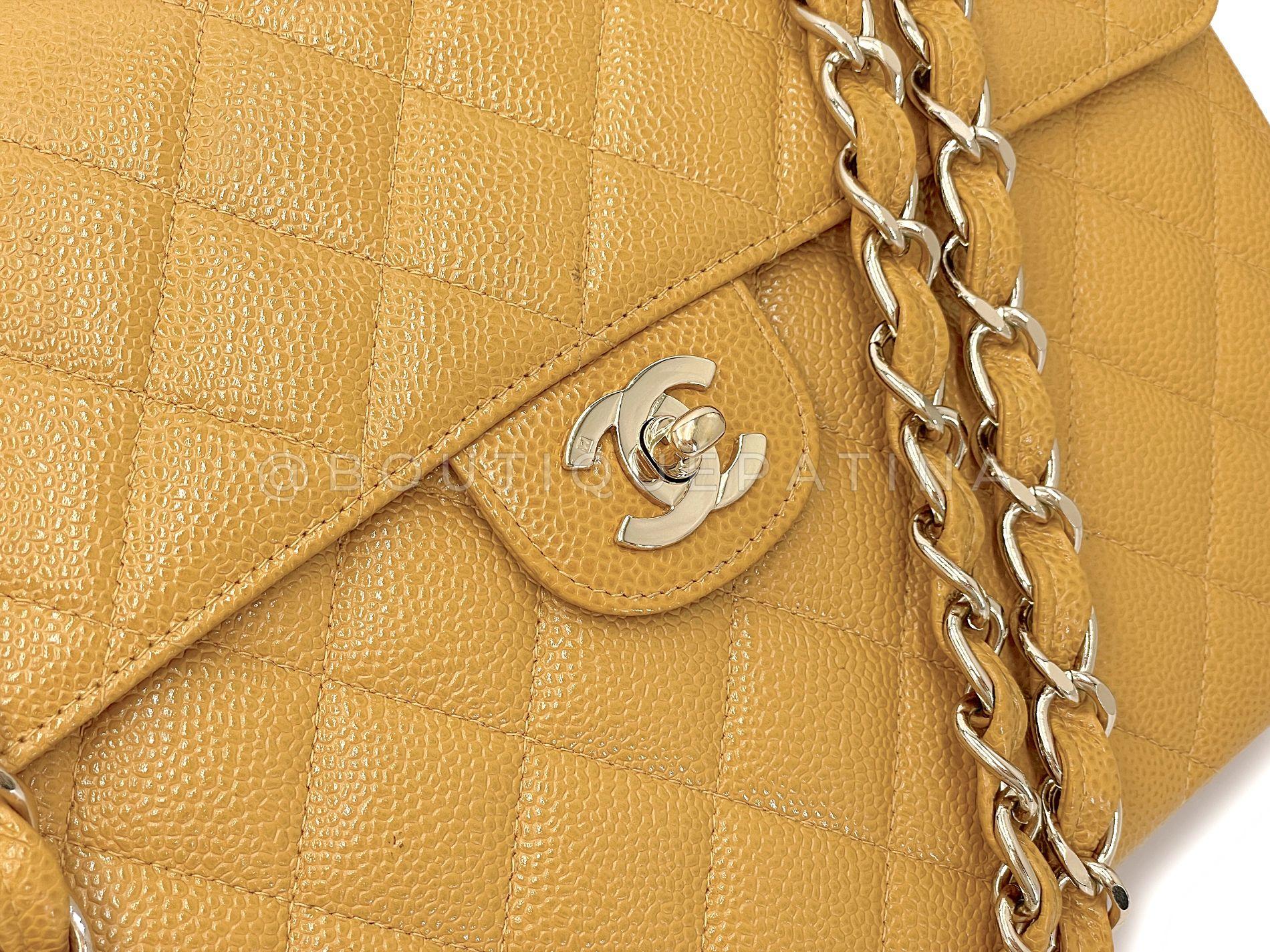 Chanel 2002 Vintage Beige Caviar Jumbo Classic Flap Bag 24k GHW  68248 For Sale 4