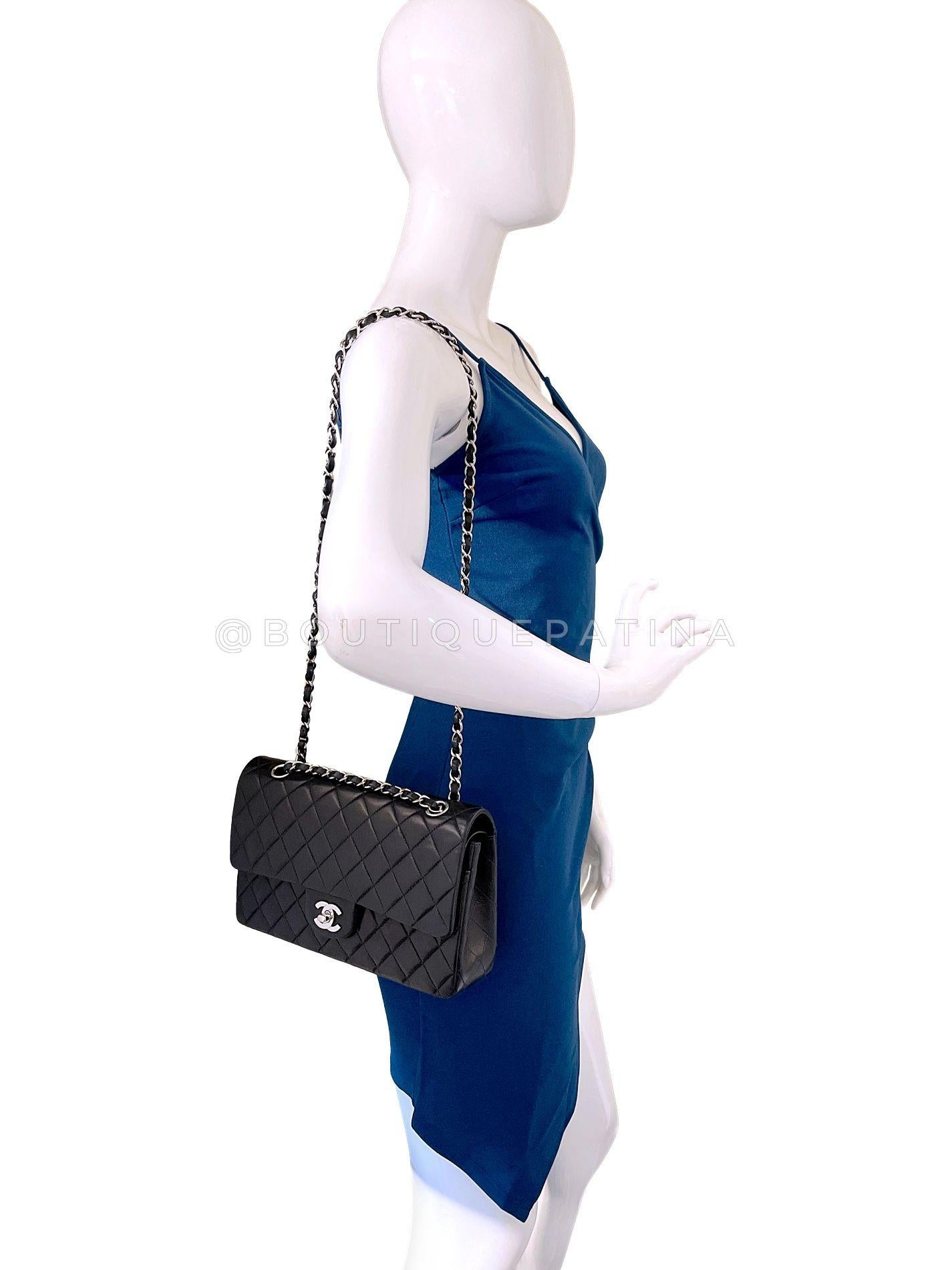 Chanel 2002 Vintage Black Lambskin Medium Classic Double Flap Bag SHW  64495 en vente 10
