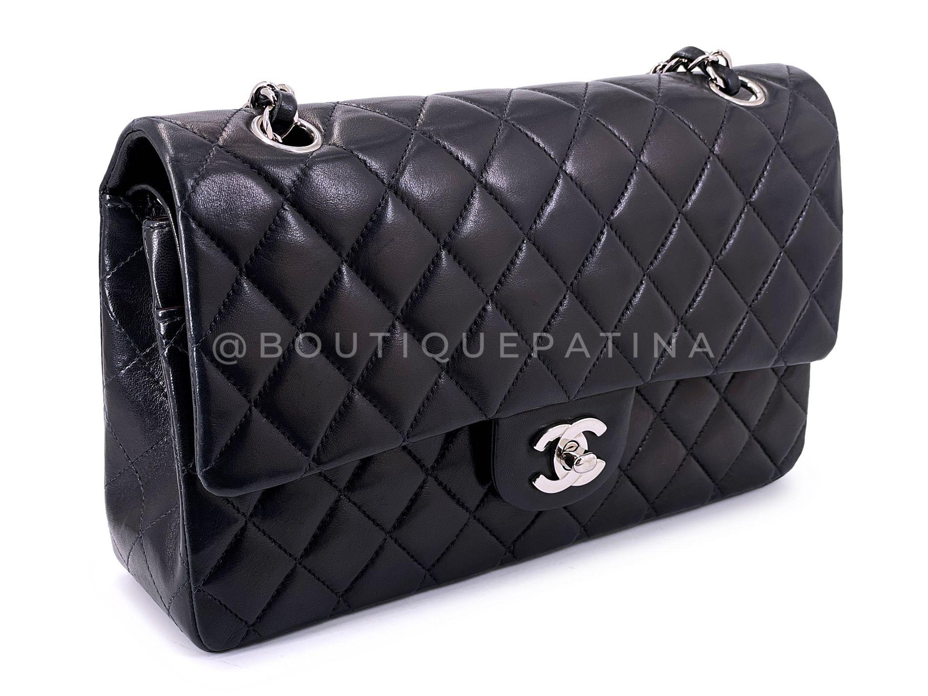 Noir Chanel 2002 Vintage Black Lambskin Medium Classic Double Flap Bag SHW  64495 en vente