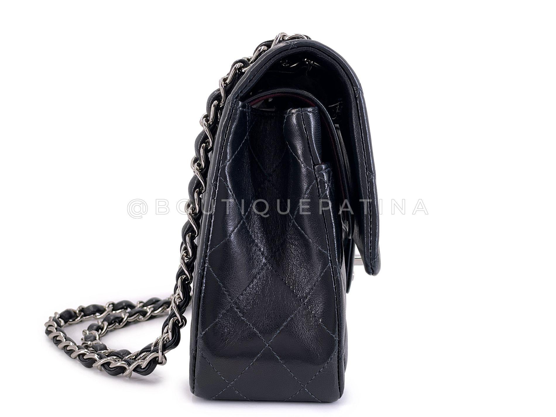 Chanel 2002 Vintage Black Lambskin Medium Classic Double Flap Bag SHW  64495 Excellent état - En vente à Costa Mesa, CA