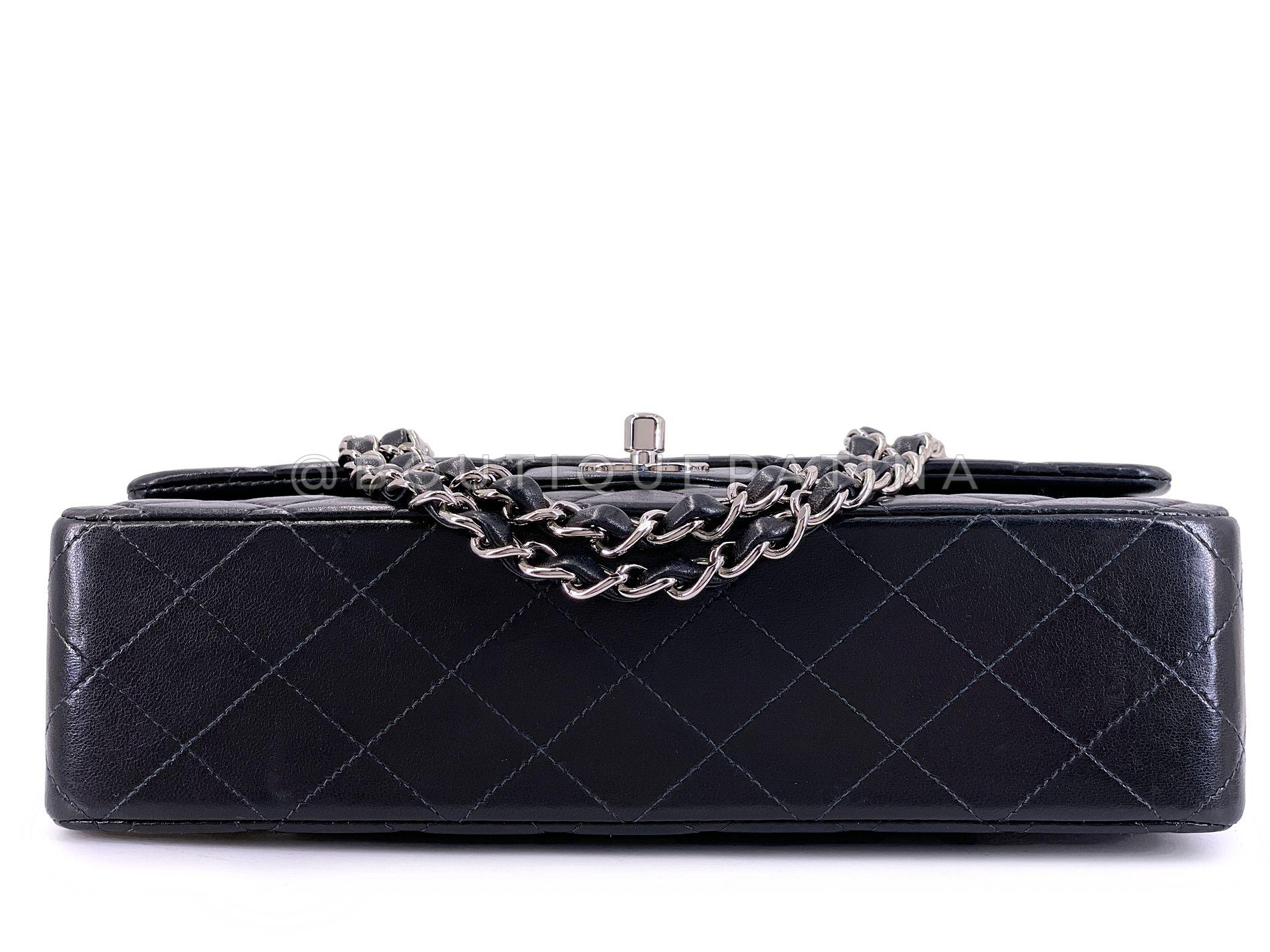 Chanel 2002 Vintage Black Lambskin Medium Classic Double Flap Bag SHW  64495 en vente 1