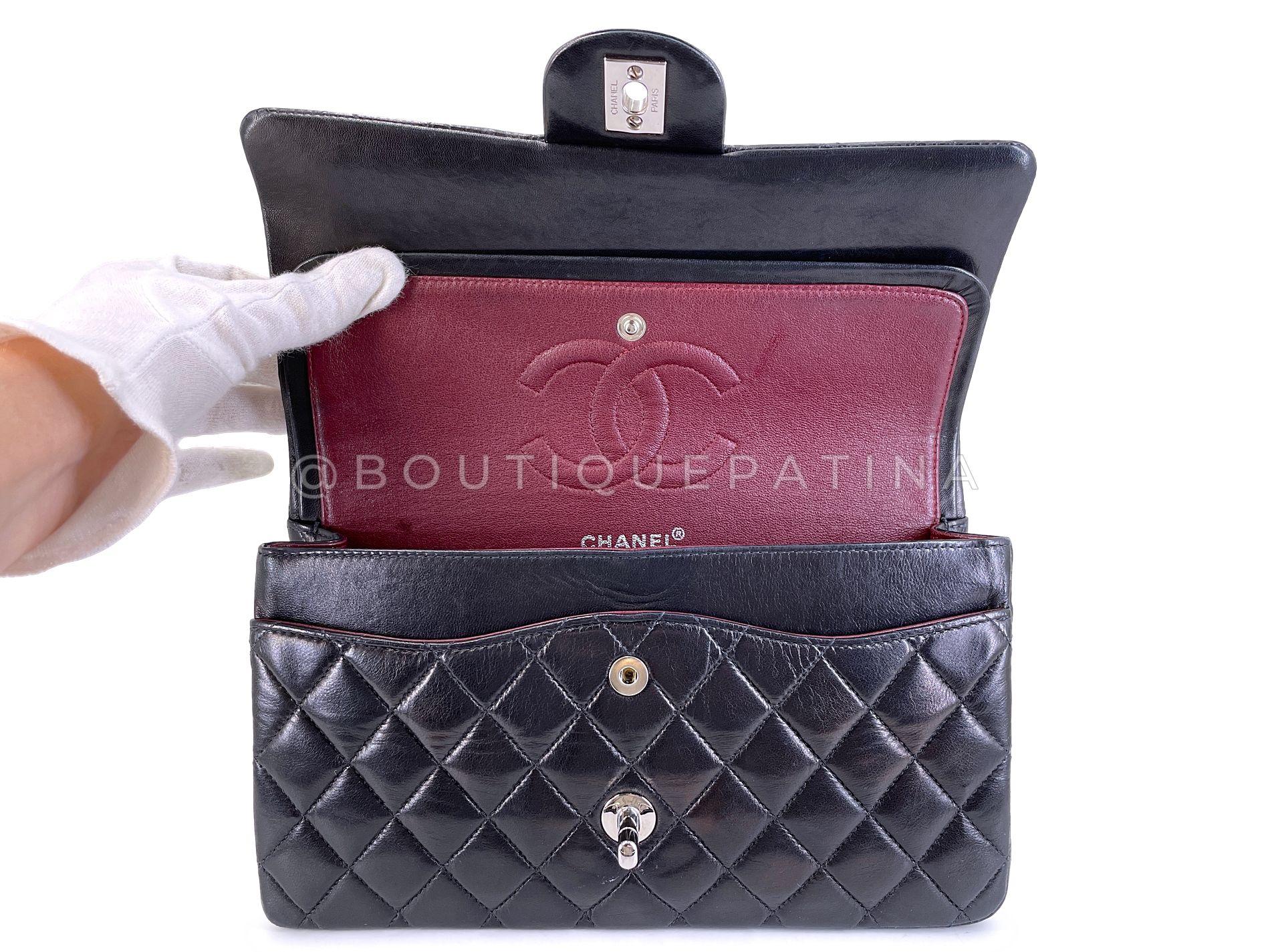 Chanel 2002 Vintage Black Lambskin Medium Classic Double Flap Bag SHW  64495 en vente 4