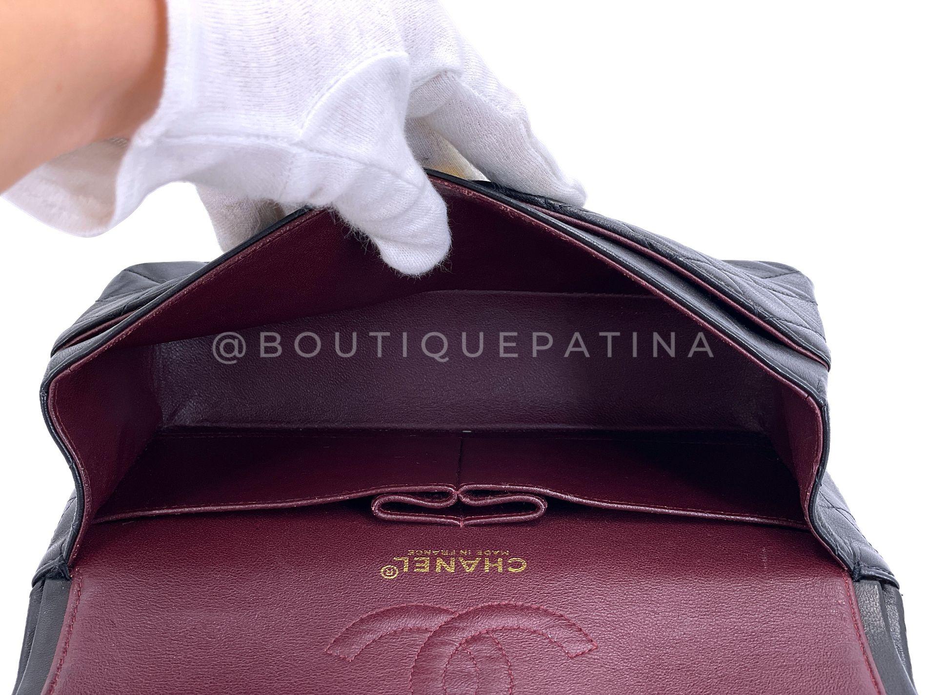 Chanel 2002 Vintage Petit sac classique à double rabat en cuir d'agneau noir 24k GHW 64869 en vente 5