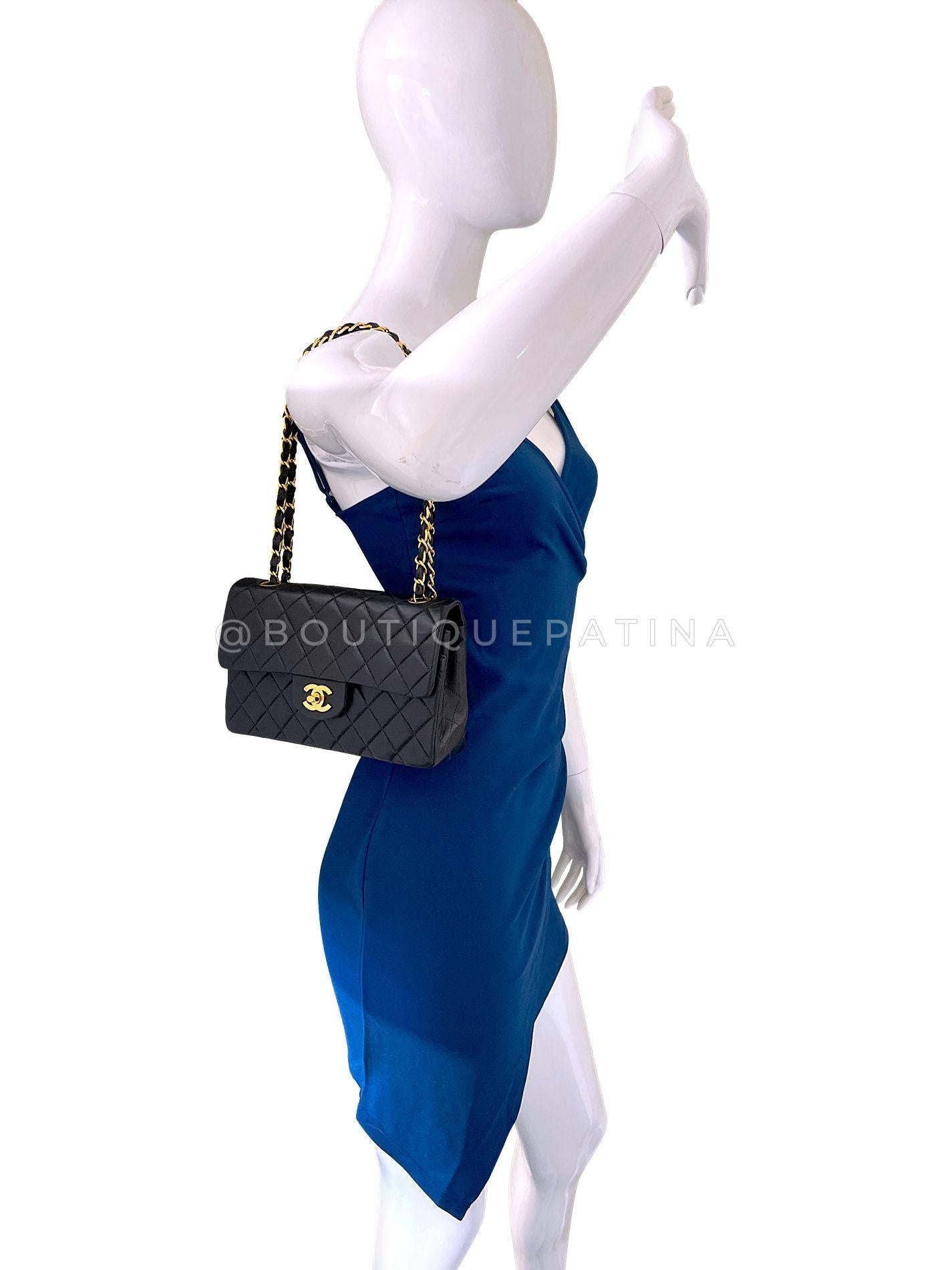 Chanel 2002 Vintage Petit sac classique à double rabat en cuir d'agneau noir 24k GHW 64869 en vente 9