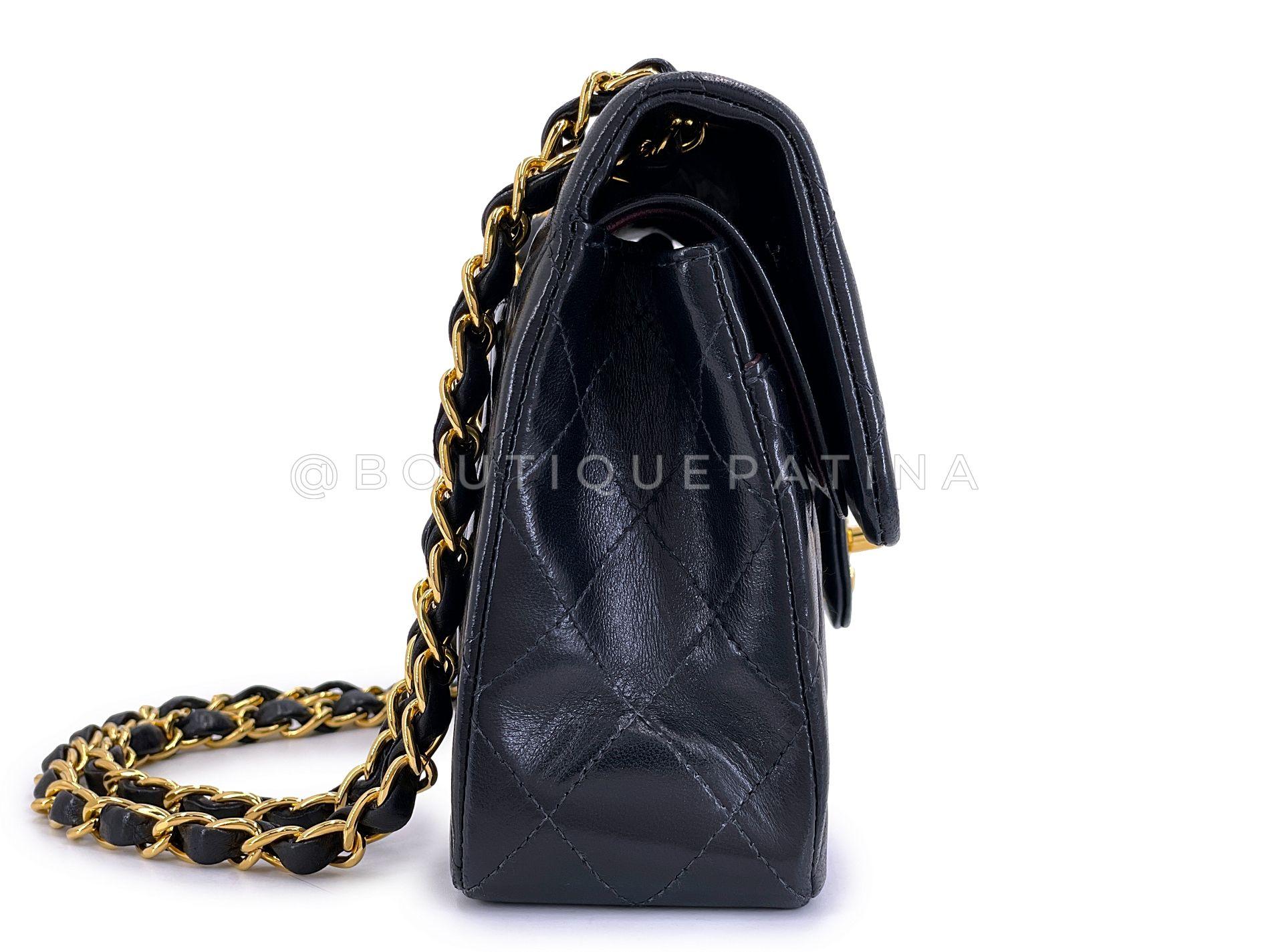 Chanel 2002 Vintage Petit sac classique à double rabat en cuir d'agneau noir 24k GHW 64869 Excellent état - En vente à Costa Mesa, CA