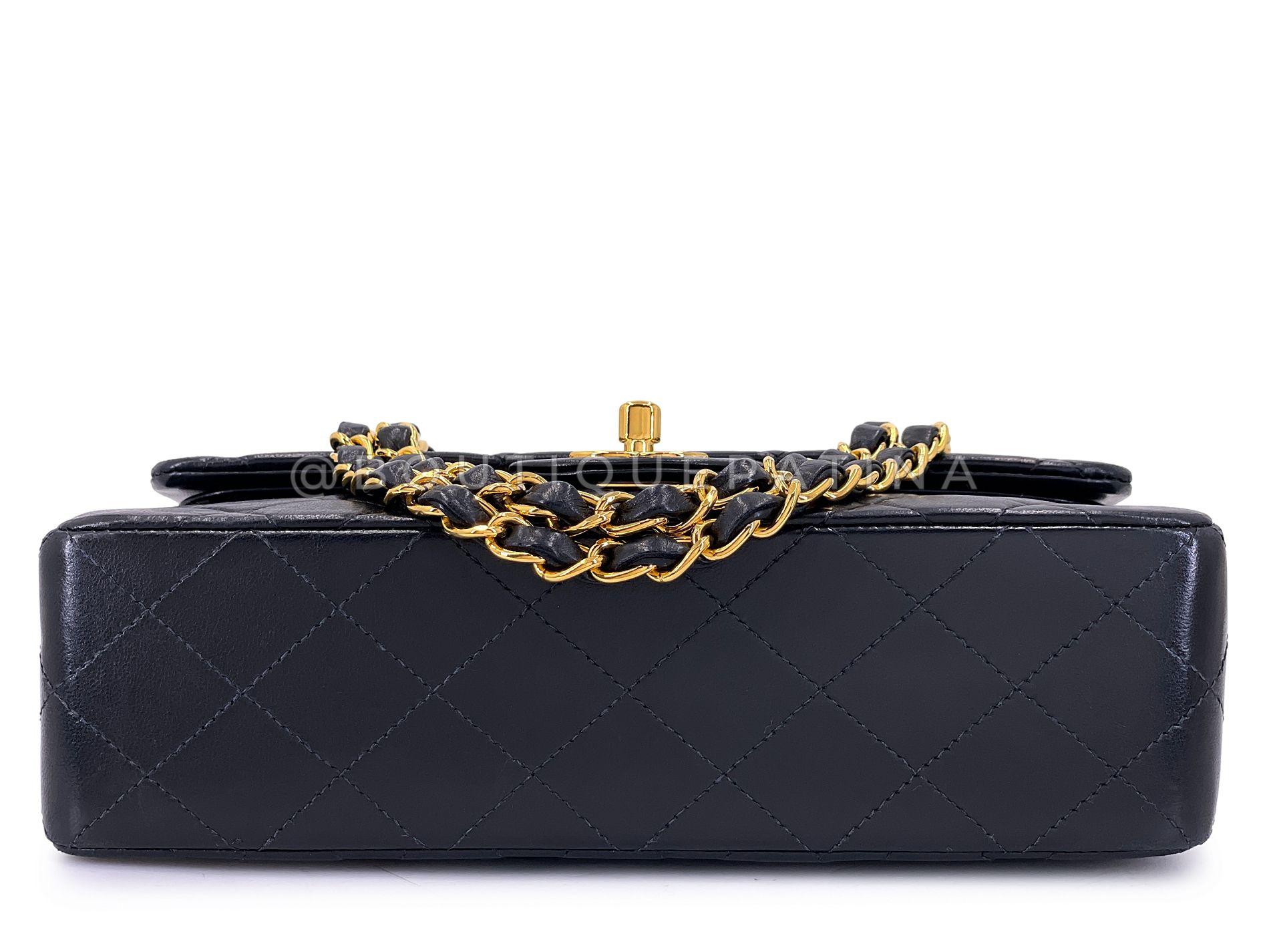Chanel 2002 Vintage Petit sac classique à double rabat en cuir d'agneau noir 24k GHW 64869 en vente 1