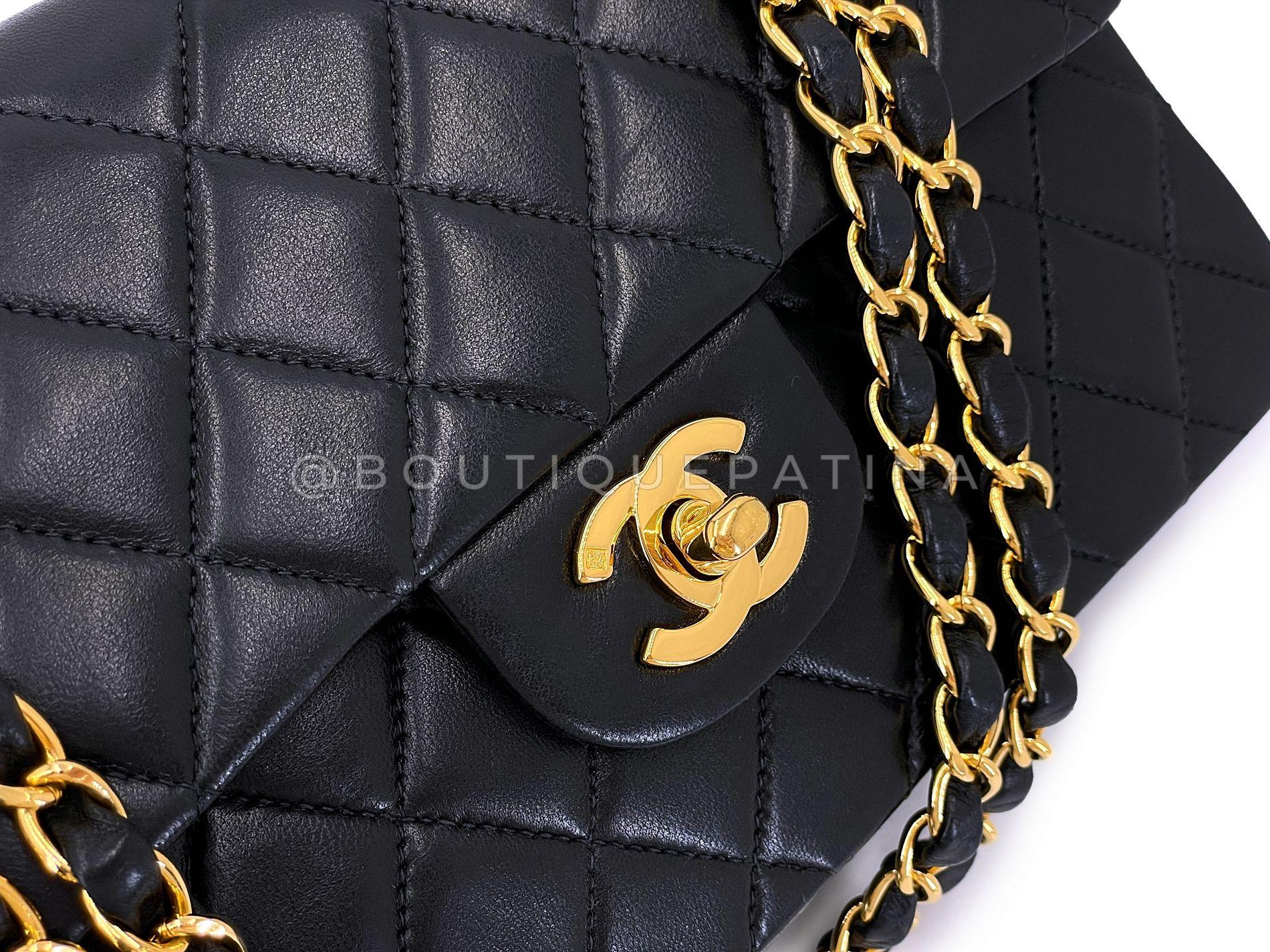 Chanel 2002 Vintage Petit sac classique à double rabat en cuir d'agneau noir 24k GHW 64869 en vente 3