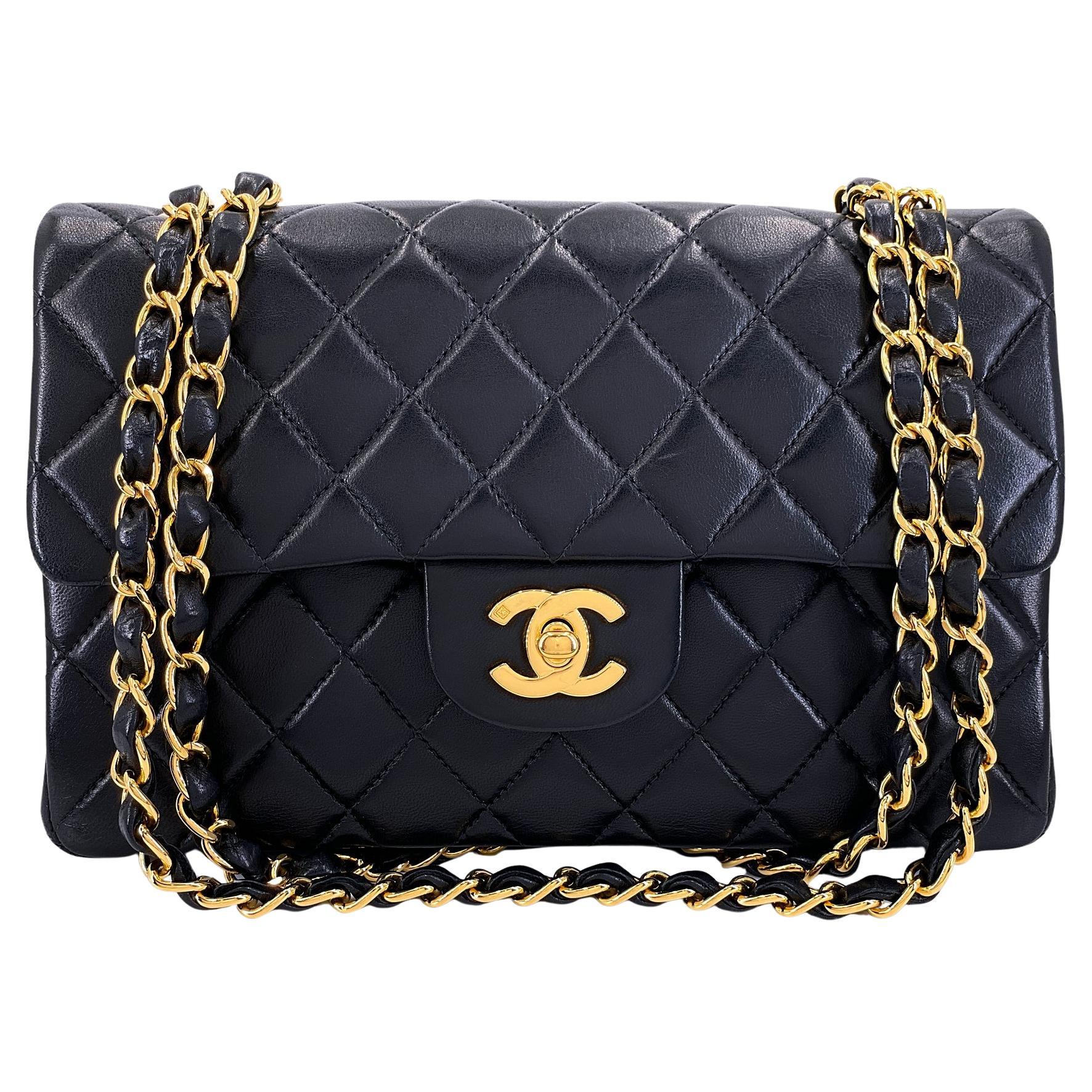 Chanel 2002 Vintage Petit sac classique à double rabat en cuir d'agneau noir 24k GHW 64869 en vente
