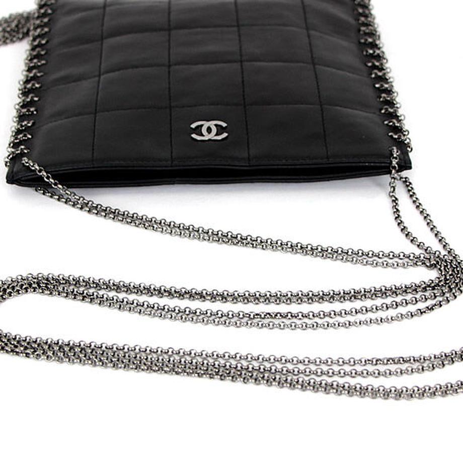 Chanel 2002 Vintage Edgy Punk Fringe Chain Quilted Mini Tote Crossbody Bag For Sale 2