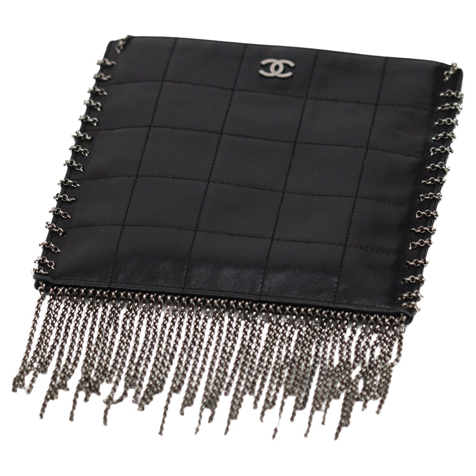 Chanel 2002 Vintage Edgy Punk Fringe Chain Quilted Mini Tote Crossbody Bag In Good Condition For Sale In Miami, FL