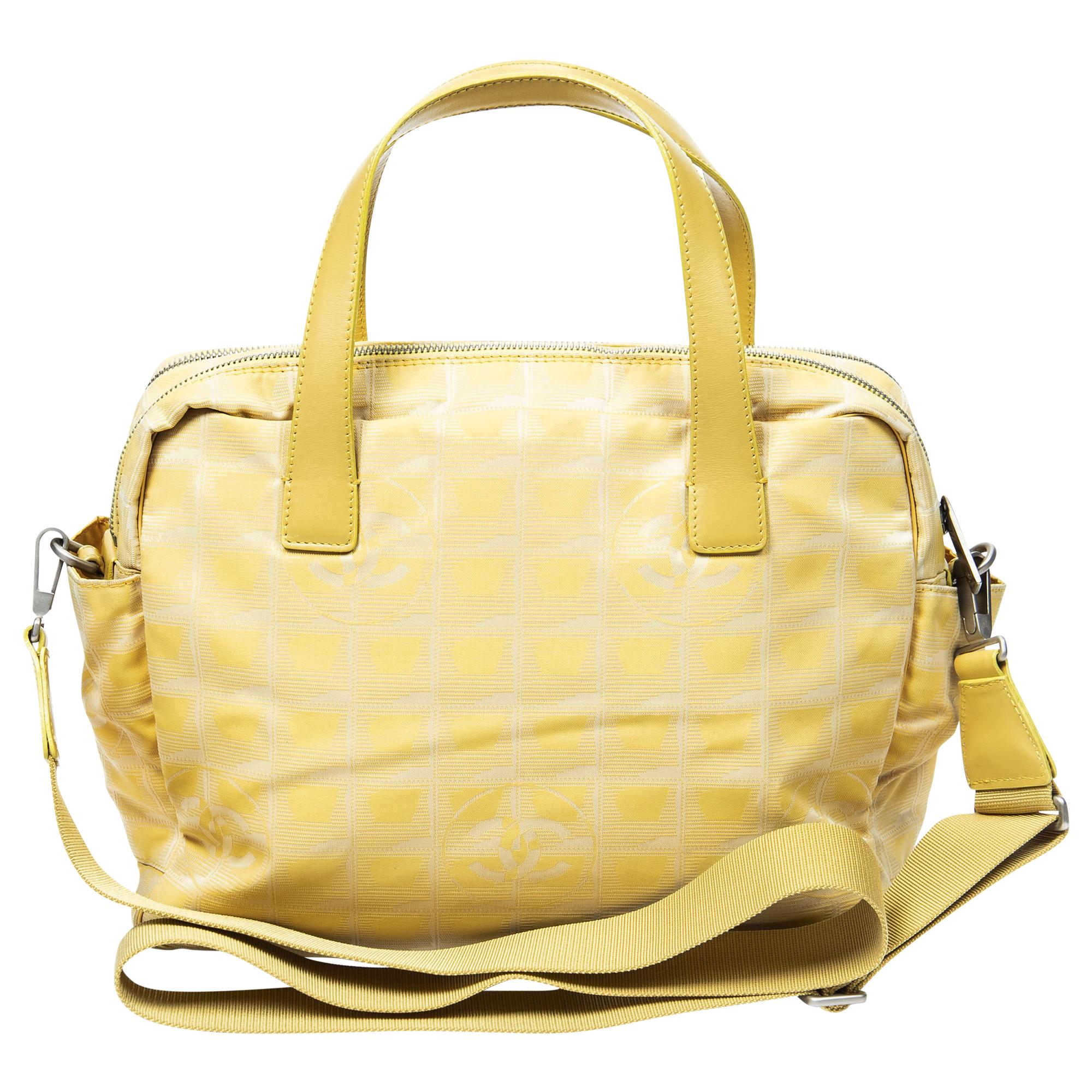 Chanel 2002 Yellow Travel Ligne Bag w/ Strap In Good Condition For Sale In Atlanta, GA