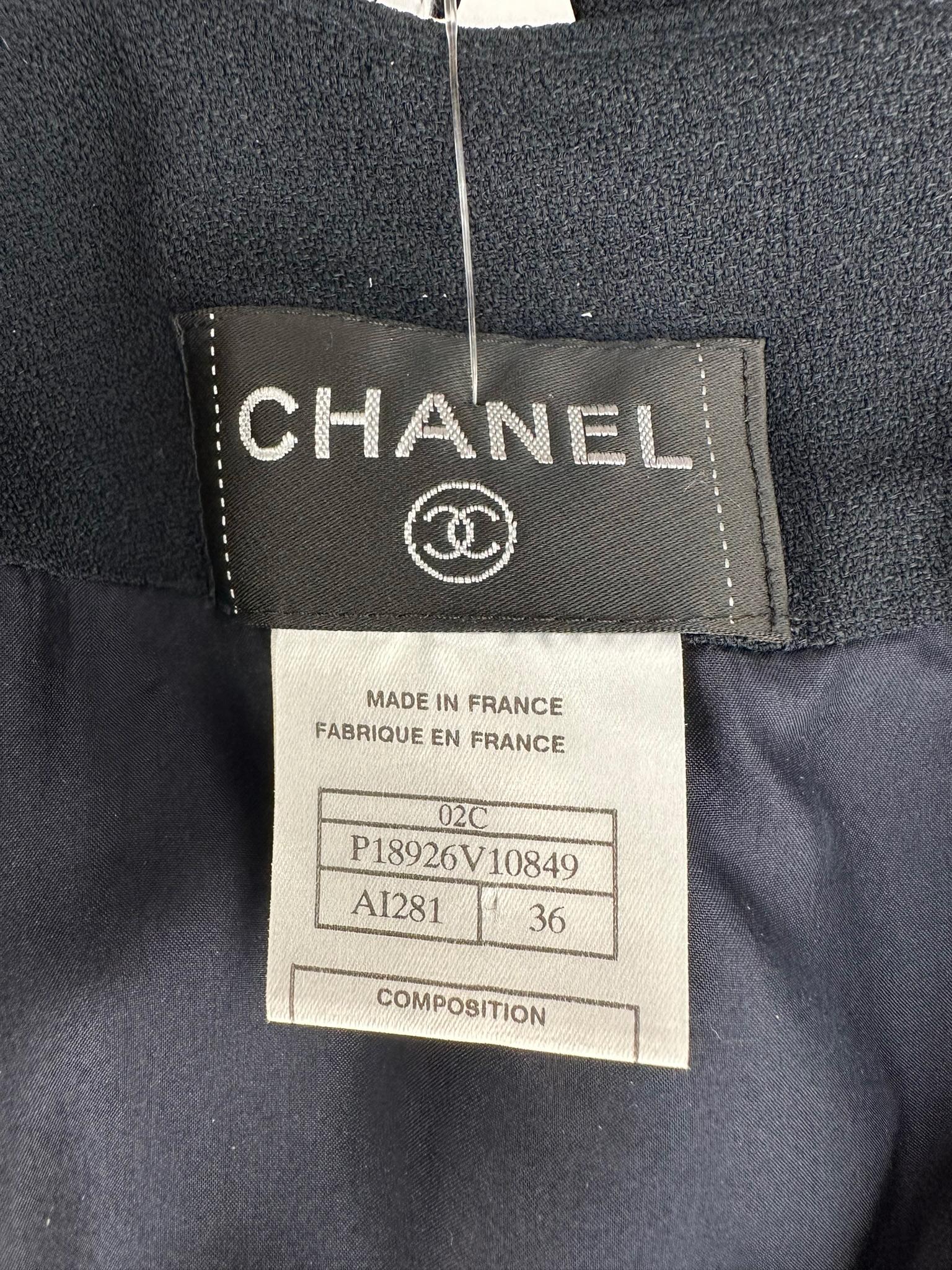 Chanel 2002C Jupe crayon bleu foncé avec bordure en soutache noire tressée 36 en vente 6