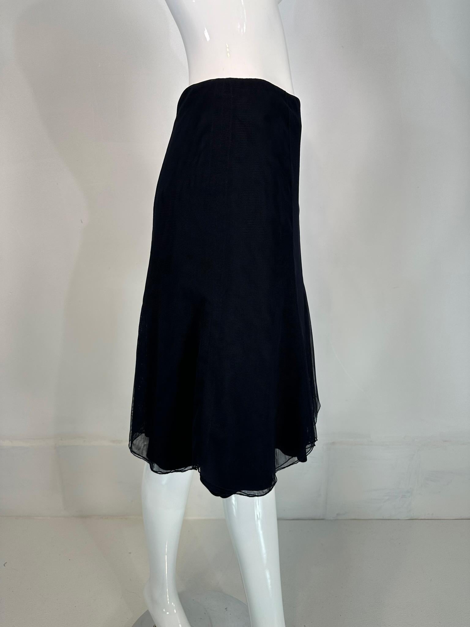 Chanel 2002C Jupe à trois couches en tulle bleu marine bordée de volants 38 en vente 6
