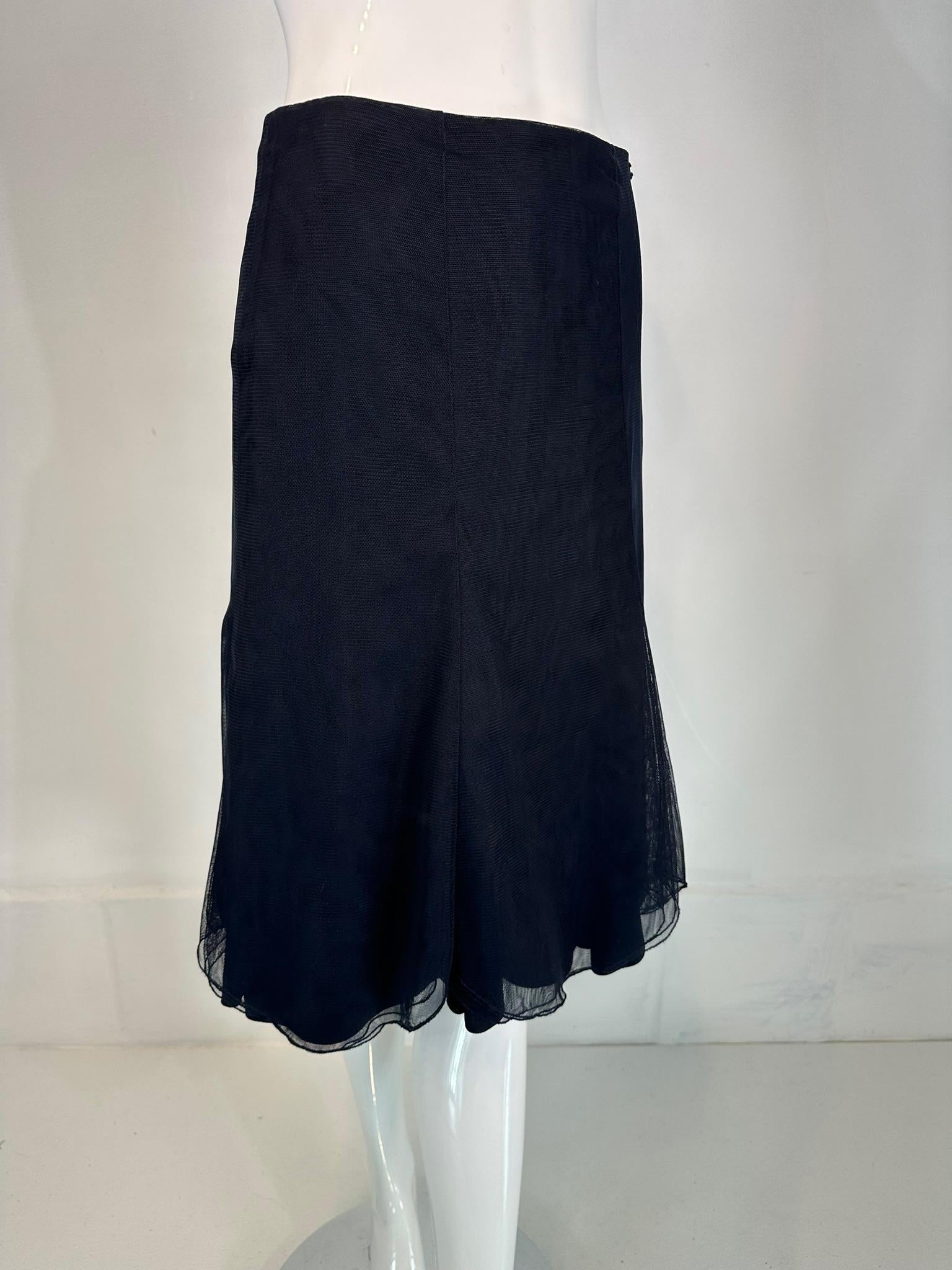 Chanel 2002C Jupe à trois couches en tulle bleu marine bordée de volants 38 en vente 8