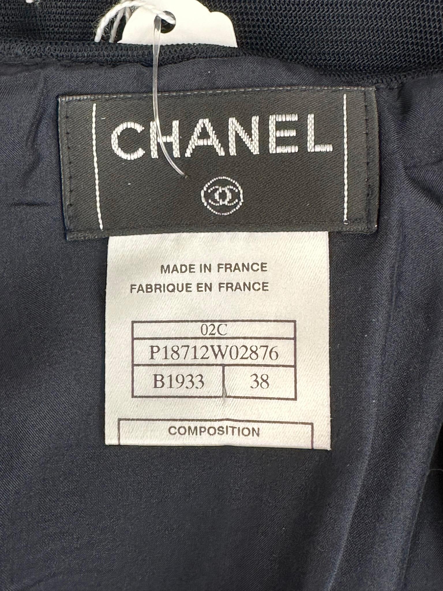 Chanel 2002C Jupe à trois couches en tulle bleu marine bordée de volants 38 en vente 11
