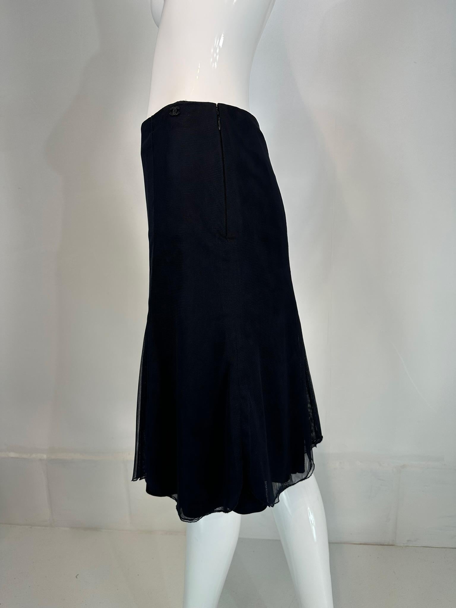 Chanel 2002C Jupe à trois couches en tulle bleu marine bordée de volants 38 en vente 1