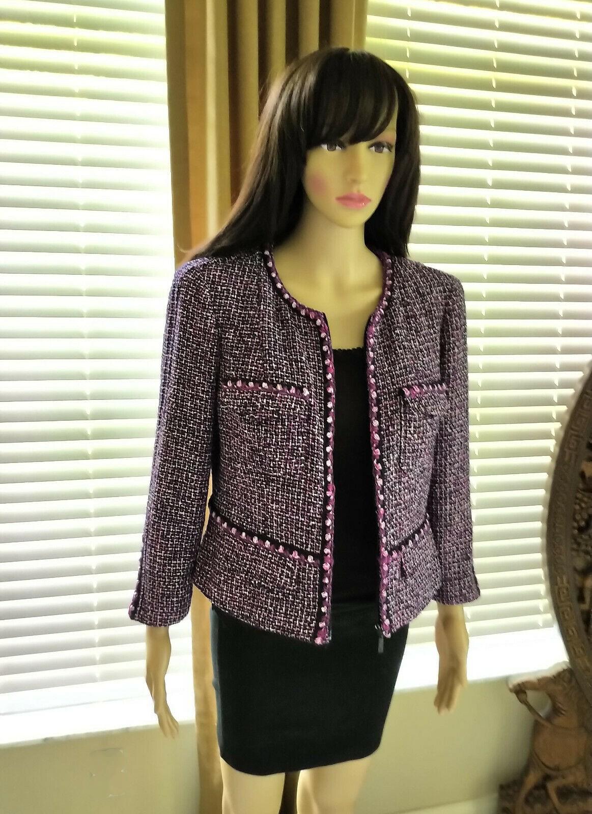 Chanel 2003 03P Pink, Plum, Violet, Rosette Fantasy Tweed Jacket FR 38/ US 4 6 In Good Condition For Sale In Ormond Beach, FL