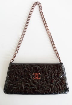 Chanel 2003/2004 Pochette mit geprägter Kamelienblüte