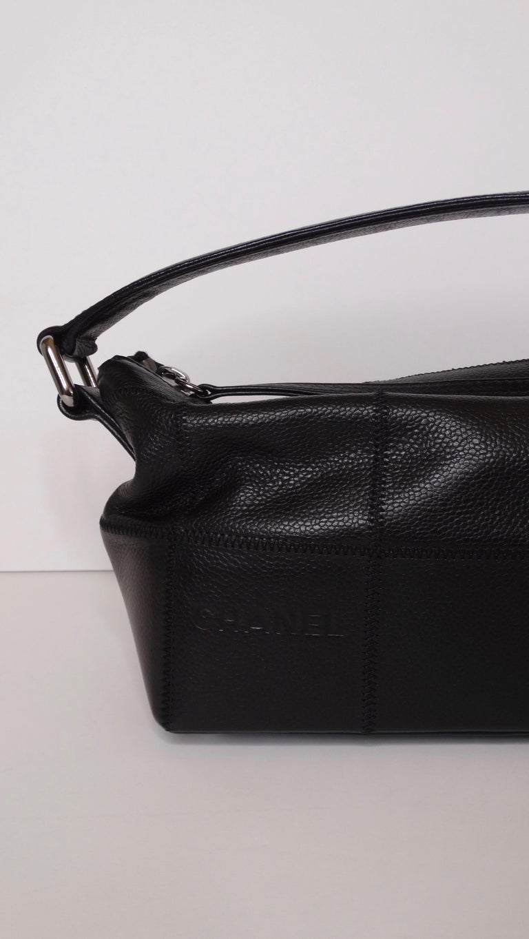 Chanel 2003/2004 Square Stitch Leather Tote In Good Condition For Sale In Scottsdale, AZ