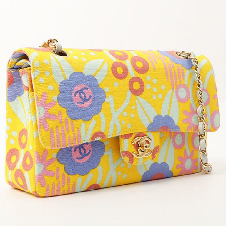 Chanel Around 2003 Made Cotton Flower Design Print Classic Flap Chain Bag 25Cm Yellow/Soft Blue/Multi

Additional information:
Year: 2003
Made in France 
Interior pocket x5, exterior pocket x1
Comes with: Guarantee card, Serial number