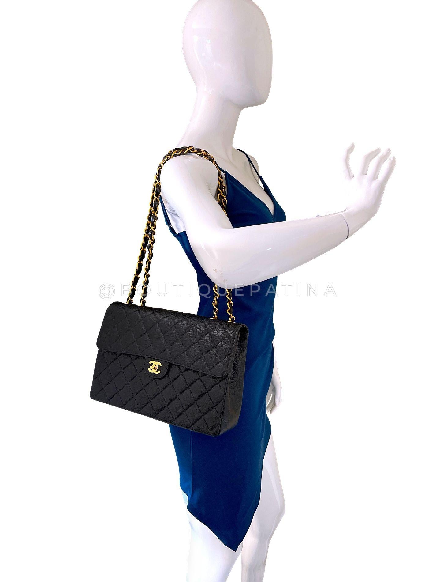 Chanel 2003 Vintage By Jumbo Black Caviar Classic Flap Bag 24k GHW  68942 en vente 9