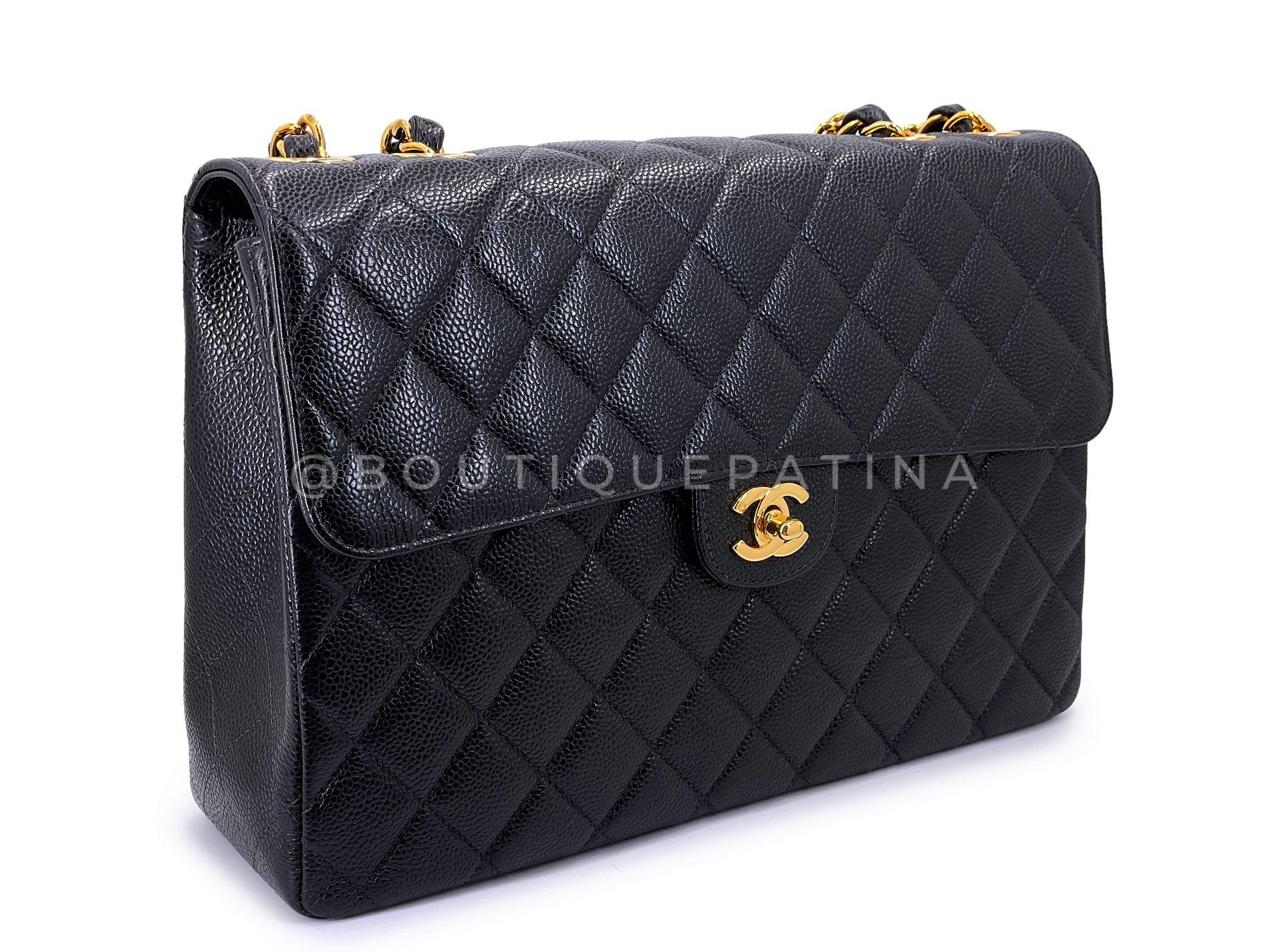 Noir Chanel 2003 Vintage By Jumbo Black Caviar Classic Flap Bag 24k GHW  68942 en vente