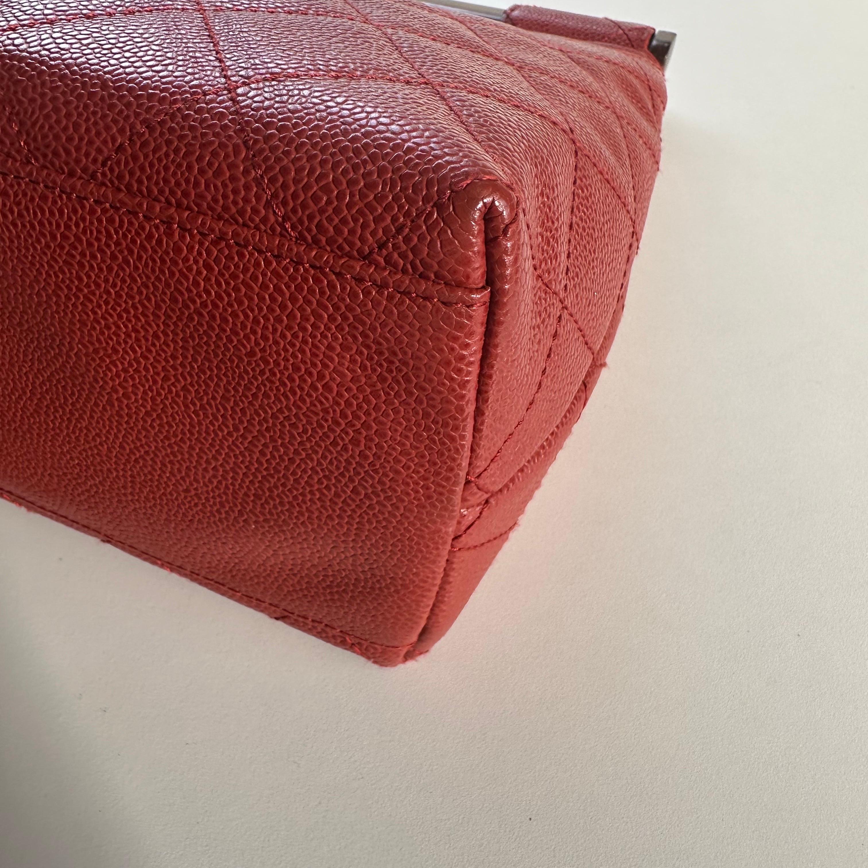 Chanel 2003 Wood Top Handle Rare Red Caviar Jumbo Kelly Envelope Clutch Tote Bag For Sale 10