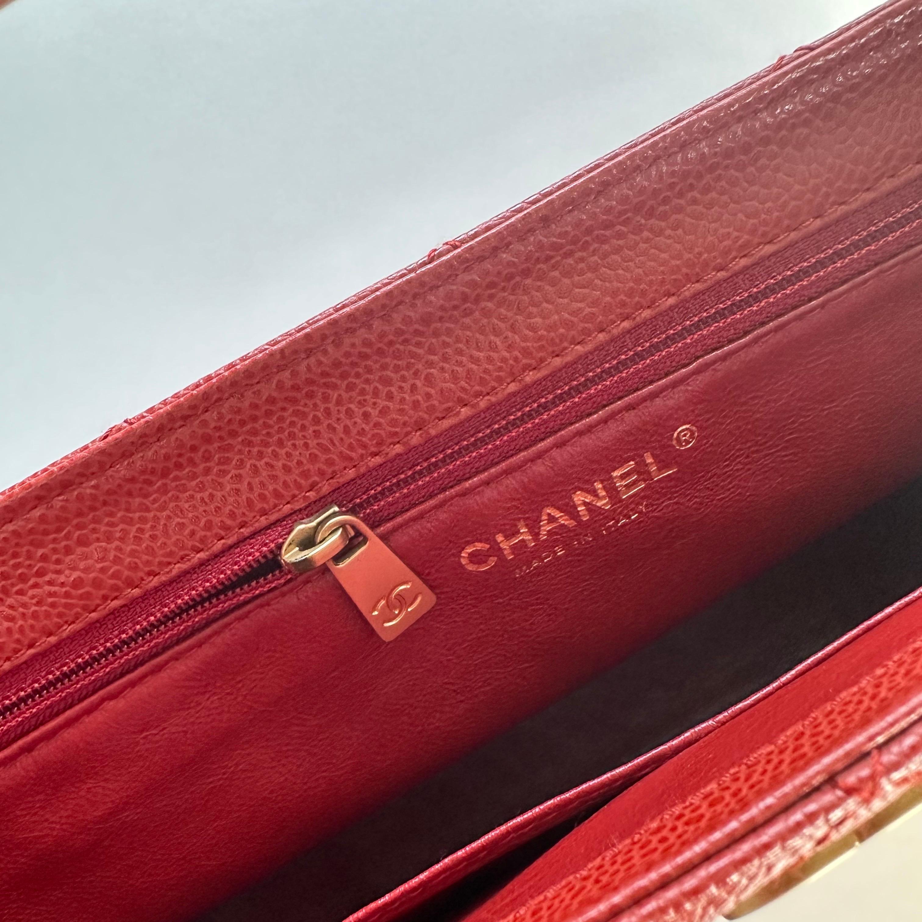 Chanel 2003 Rare sac fourre-tout « Jumbo Kelly » en cuir texturé rouge avec poignée supérieure en vente 12