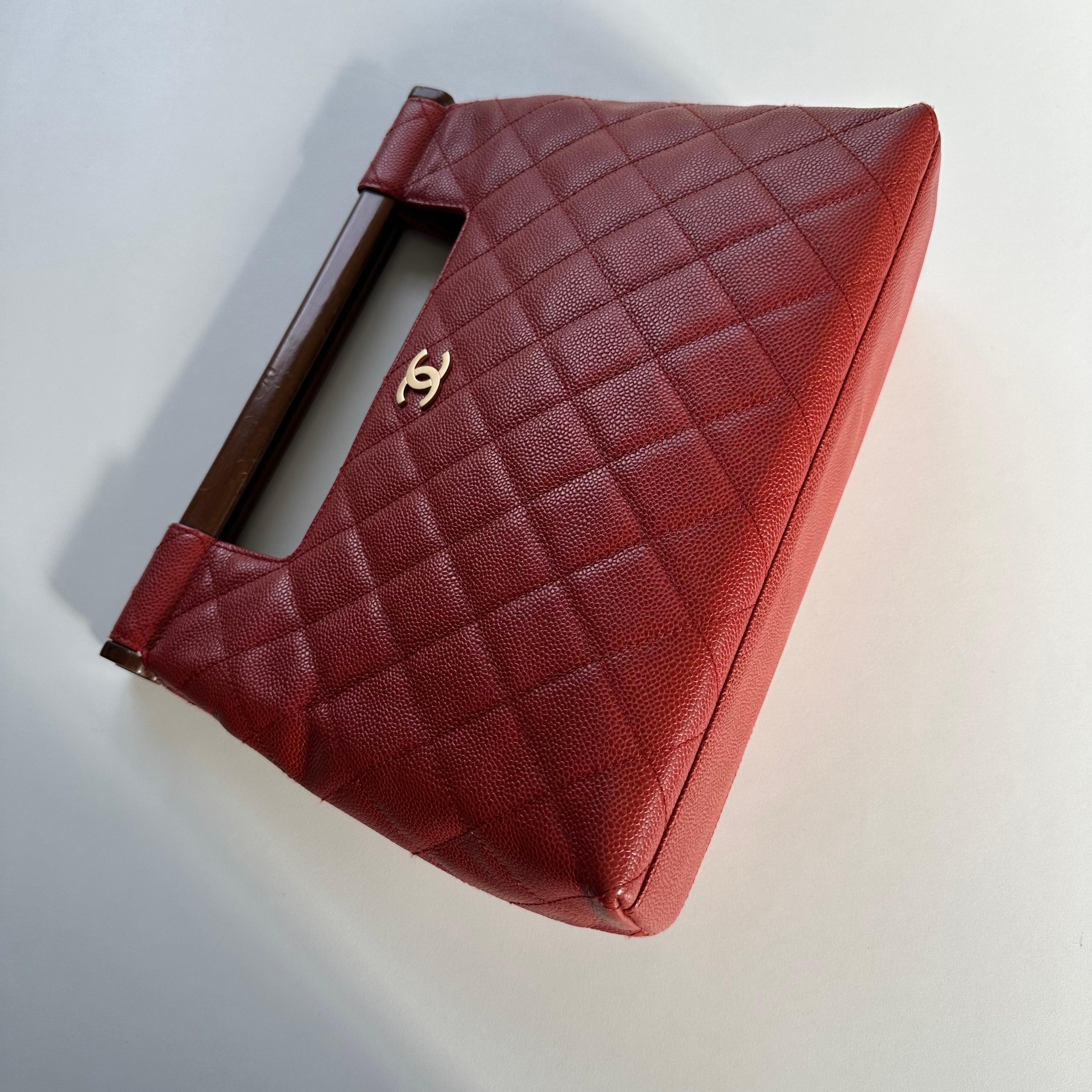 Chanel 2003 Wood Top Handle Rare Red Caviar Jumbo Kelly Envelope Clutch Tote Bag For Sale 4