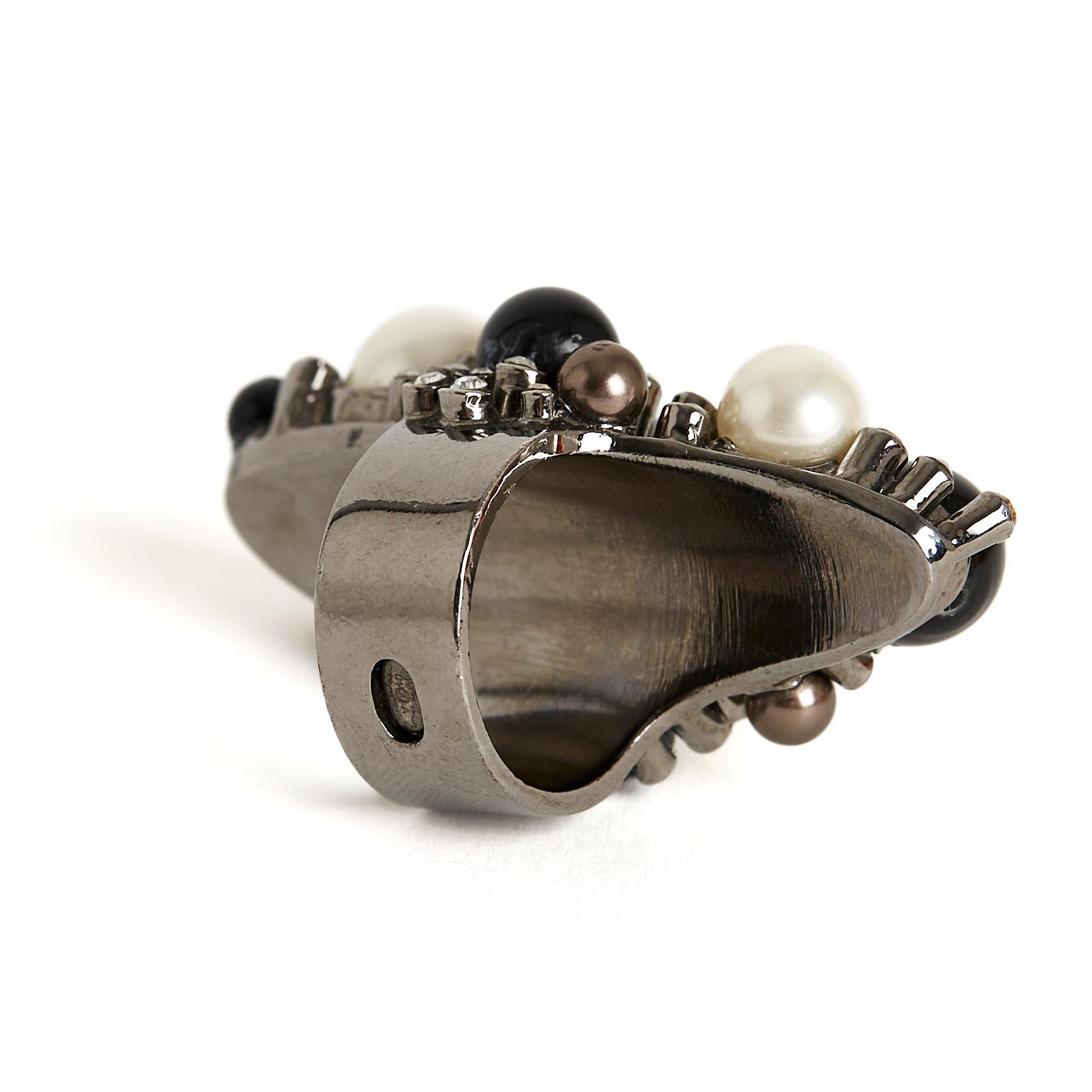 Women's Chanel 2004 Bague T53/54 Black White Pearls Maxi Ring US6.5 For Sale