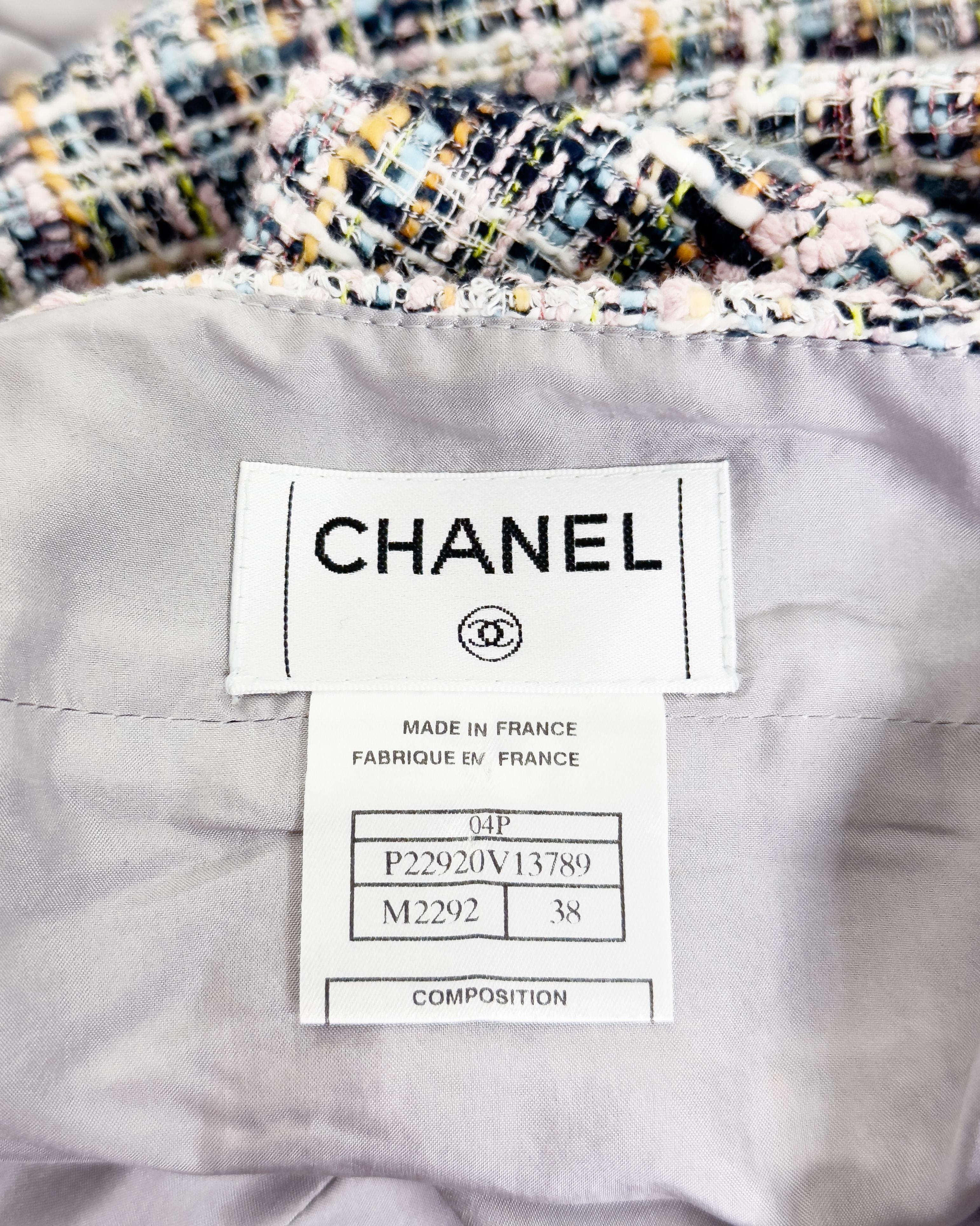 Chanel 2004 Bouclé-Rock in Schwarz, Weiß und einem Hauch von Rosa im Angebot 1
