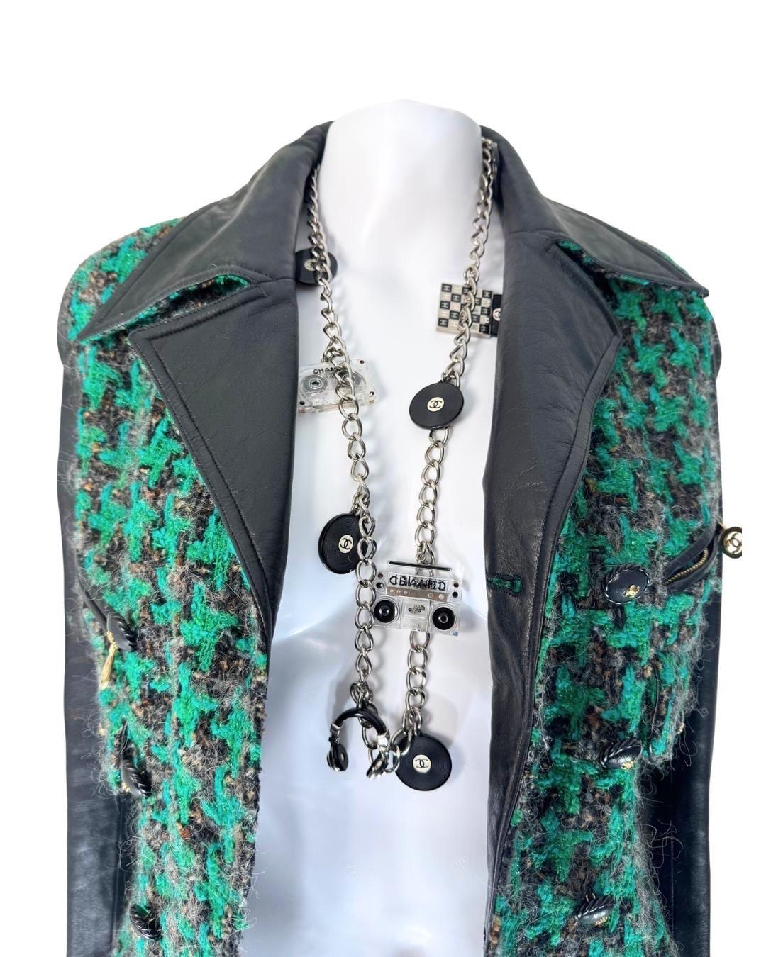 Chanel 2004 Rare Runway Charm Belt Necklace – Vinyl & Acrylic Music Theme(87 cm) For Sale 2